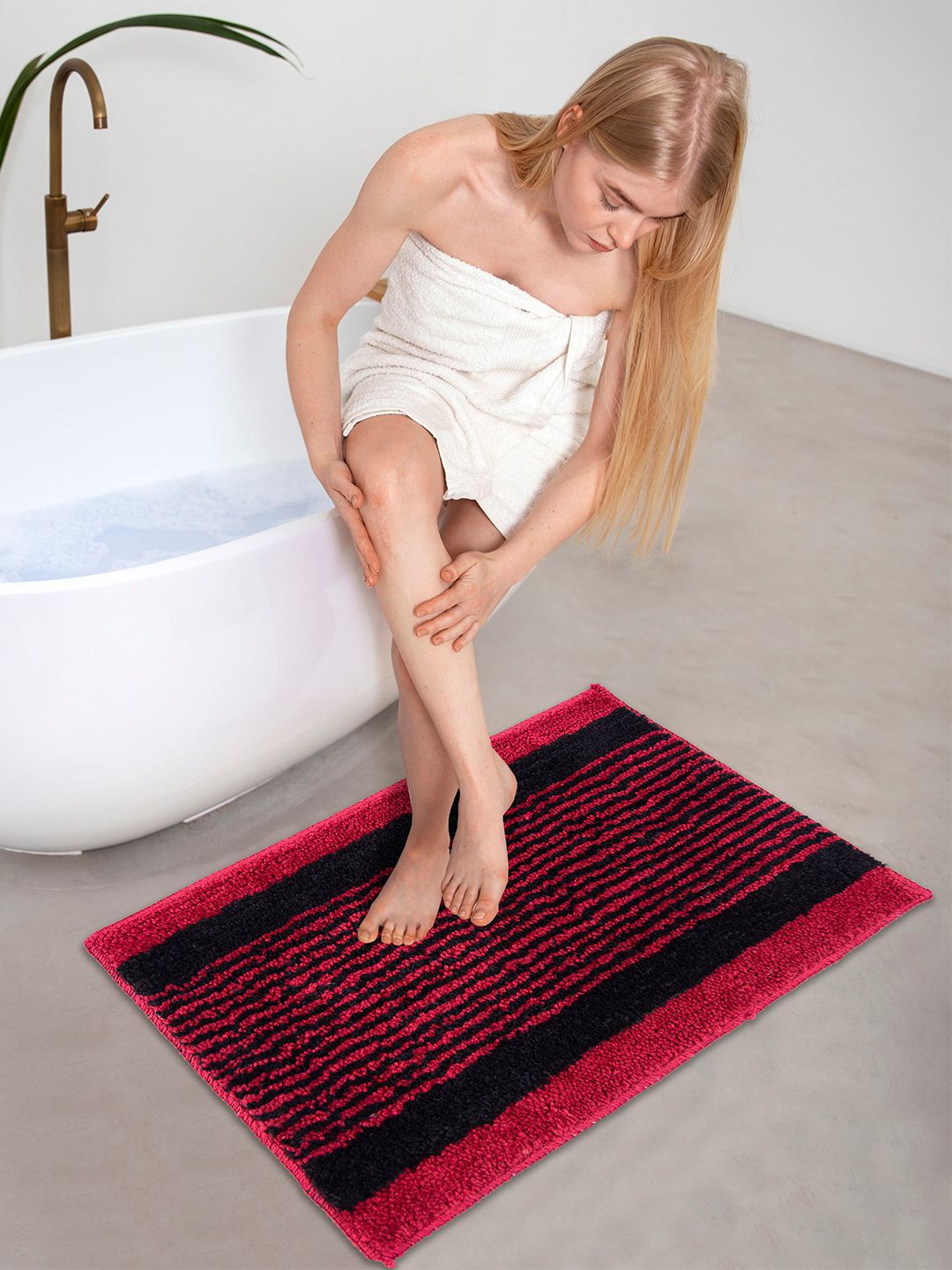AAZEEM Black & Red Set Of 2 Super Soft Microfiber 180 GSM Anti-Skid Bath Rugs