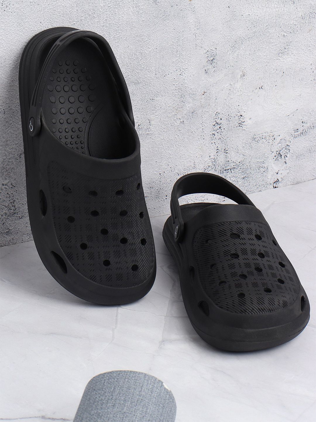 Carlton London Men Rubber Clogs