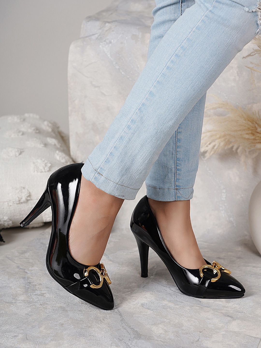 DressBerry Embellished PU Pumps