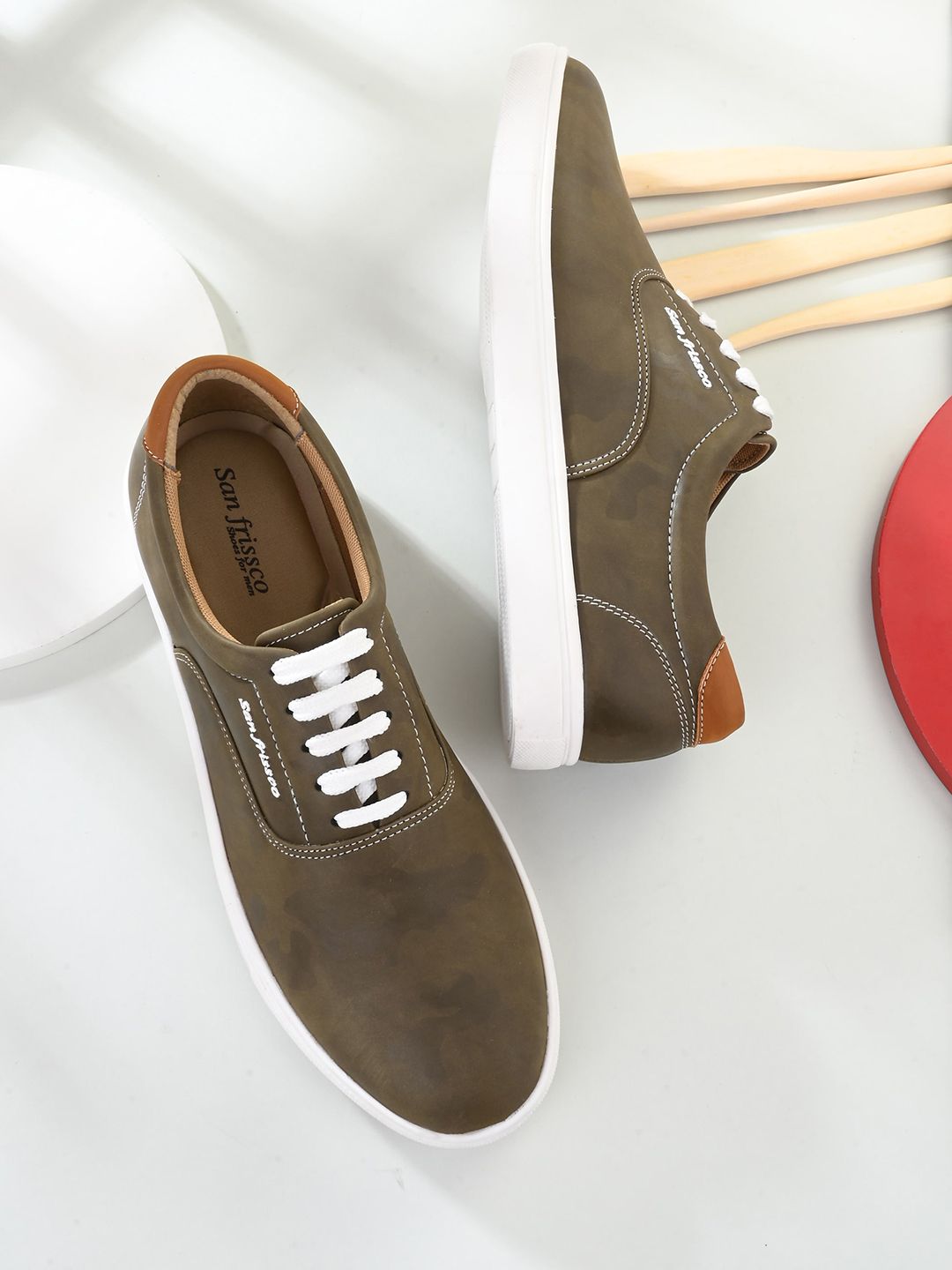 San Frissco Men Textured Sneakers
