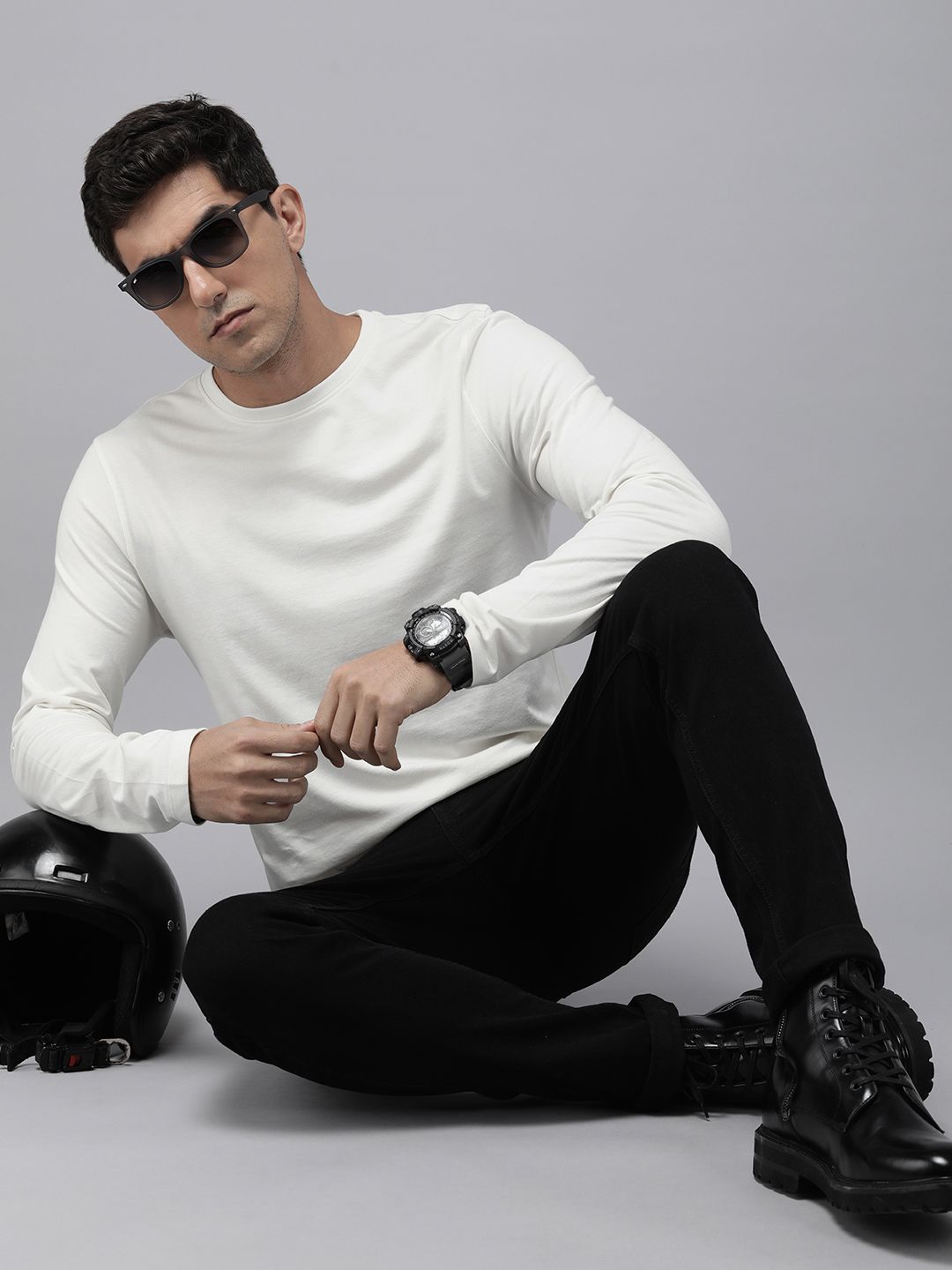 The Roadster Lifestyle Co. Men Pure Cotton Solid Round Neck T-shirt