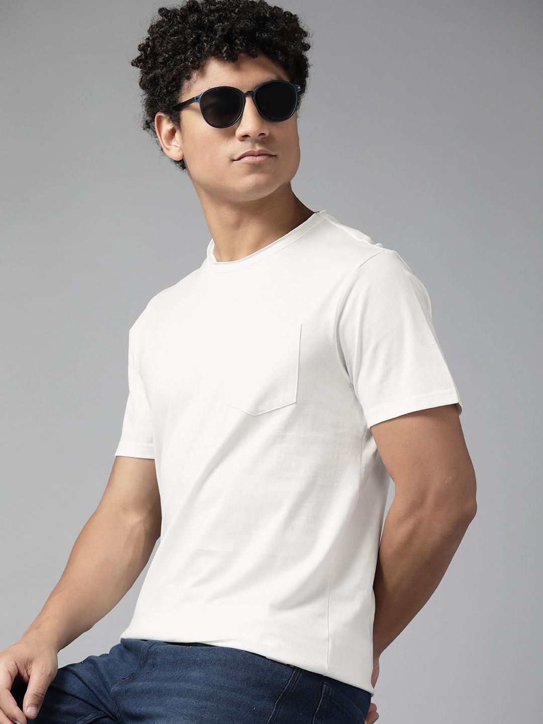 The Roadster Lifestyle Co. Solid Pure Cotton Pocket T-shirt