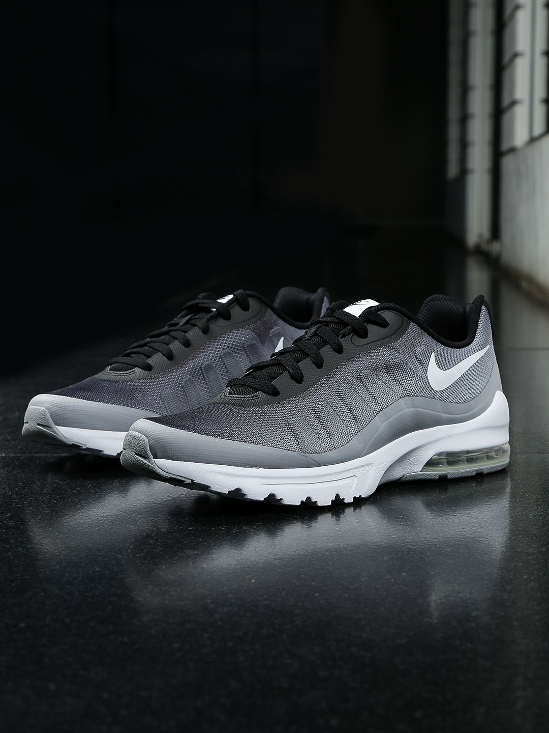 NIKE ナイキ Buy Nike Men Grey AIR MAX INVIGOR PRINT Sneakers - Casual Shoes