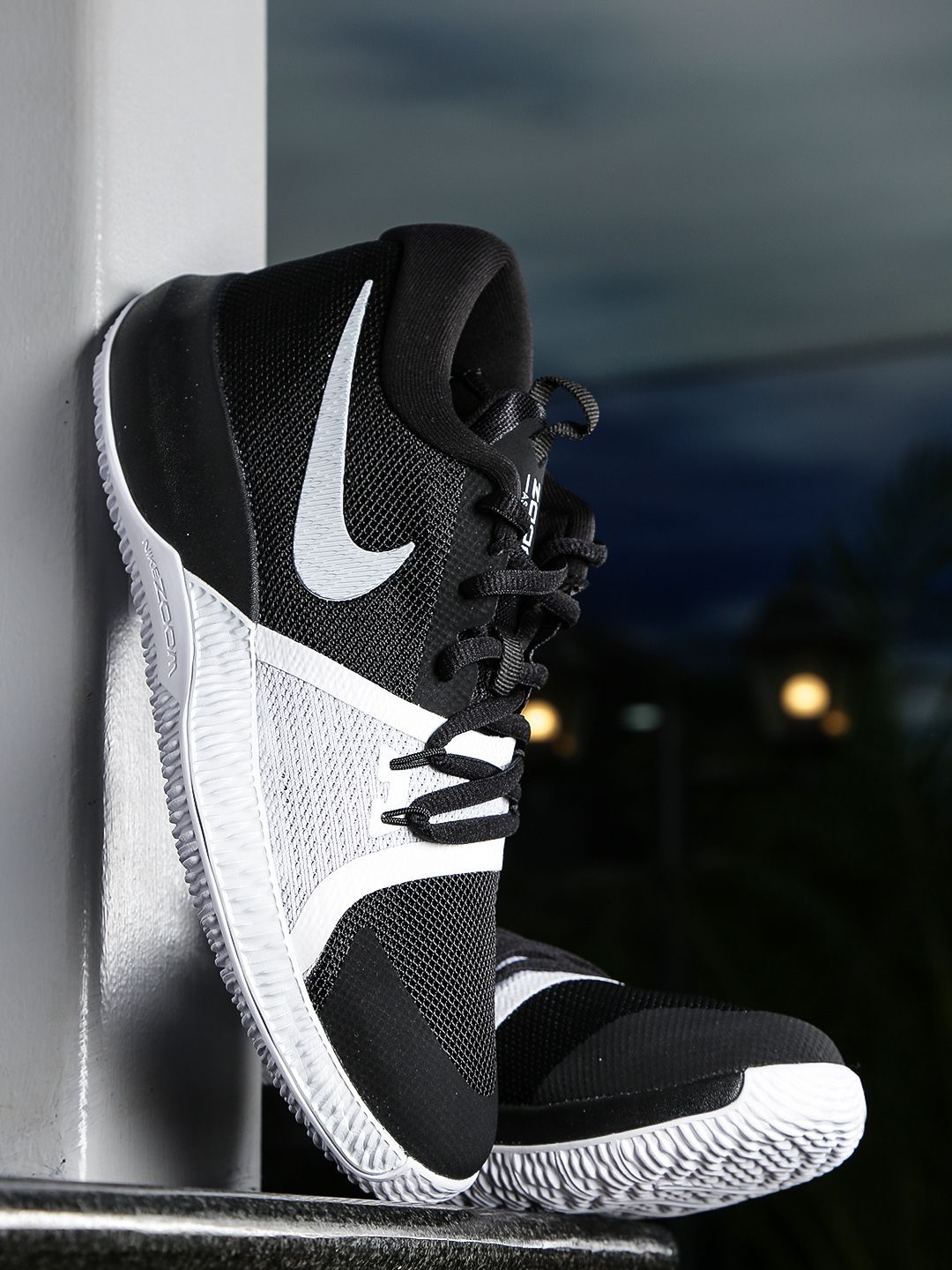 zoom assersion sneaker