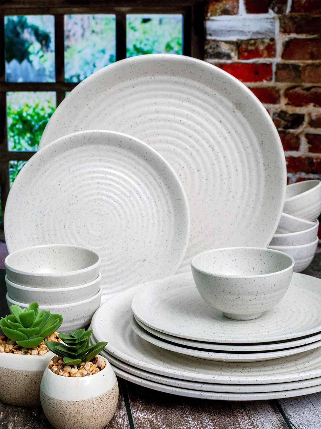 GOODHOMES White Solid Melamine Dishwasher Safe 16 Piece Dinner Set