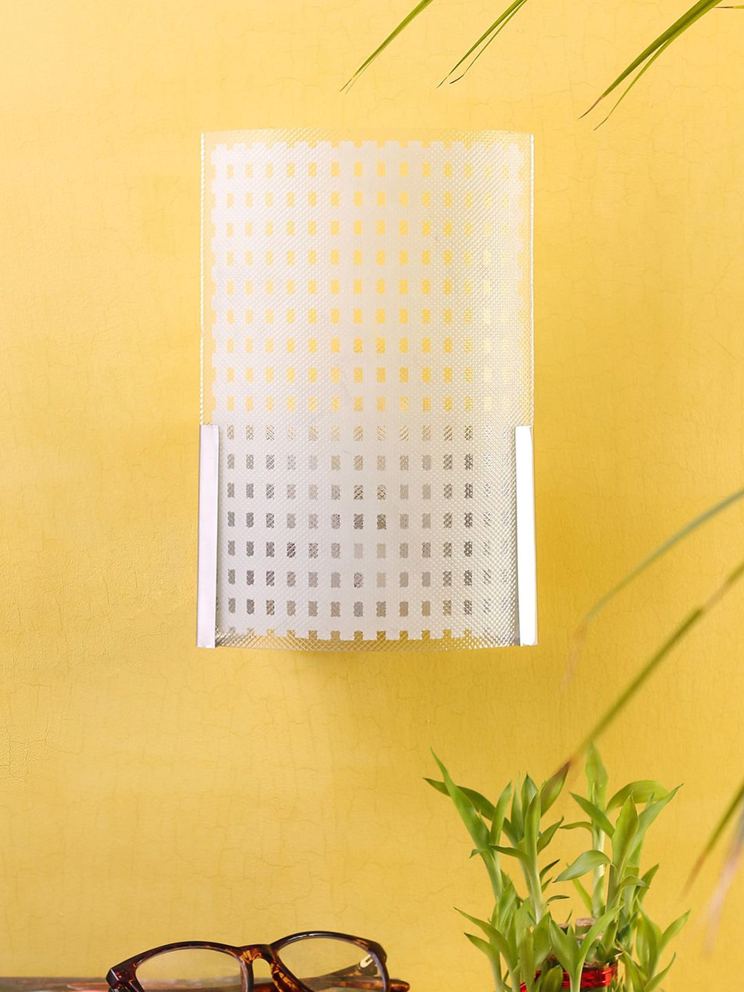 Devansh White Textured Glass Wall Mounted Lamp