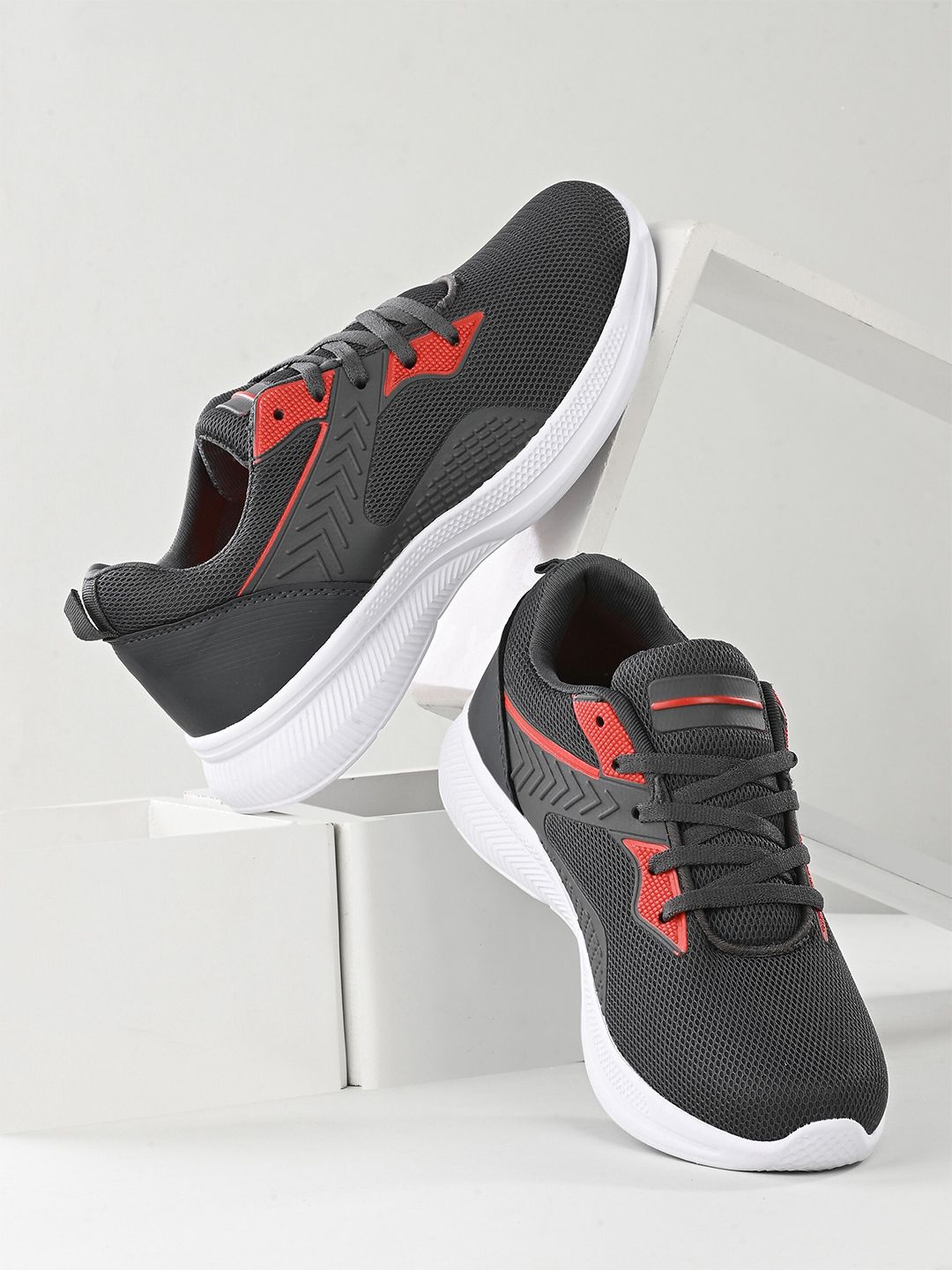 Roadster Men Mesh Air Max Technology Lace-Up Sports Shoes