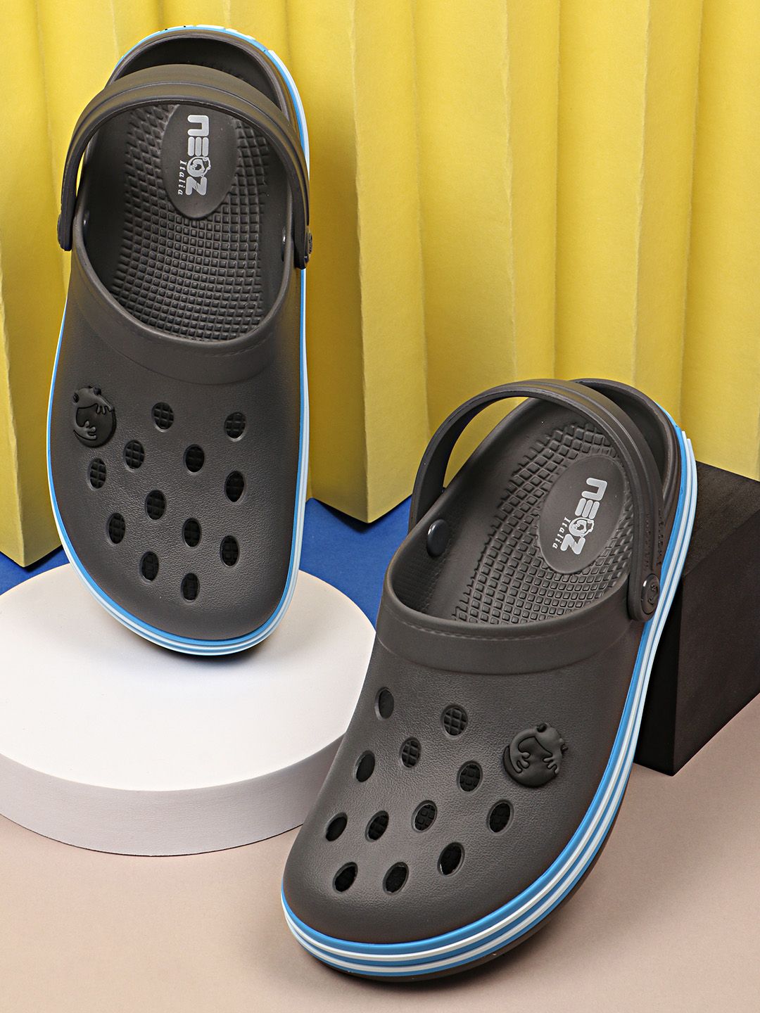 NEOZ Men Levirex Lightweight & Comfortable Grip & Bounce Less Pressure Clogs