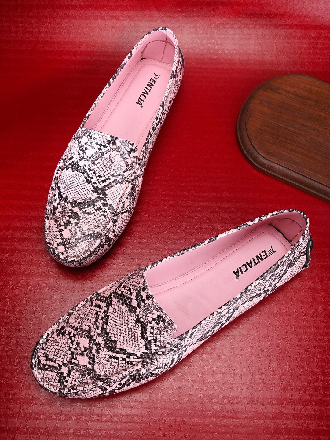 Fentacia Women Printed Lightweight Loafers Price in India