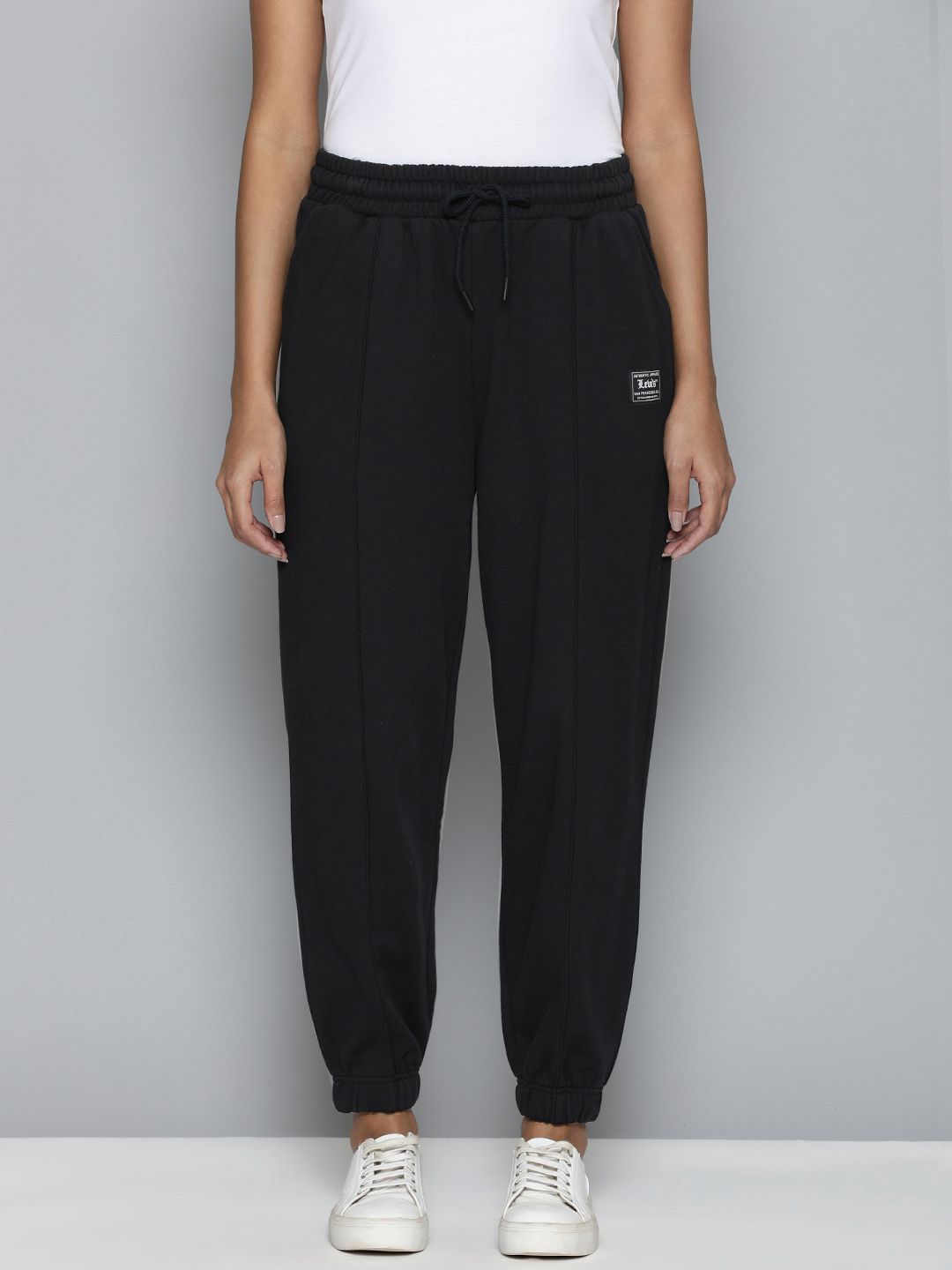 Levis Women's Mid Rise Black Regular Fit Joggers