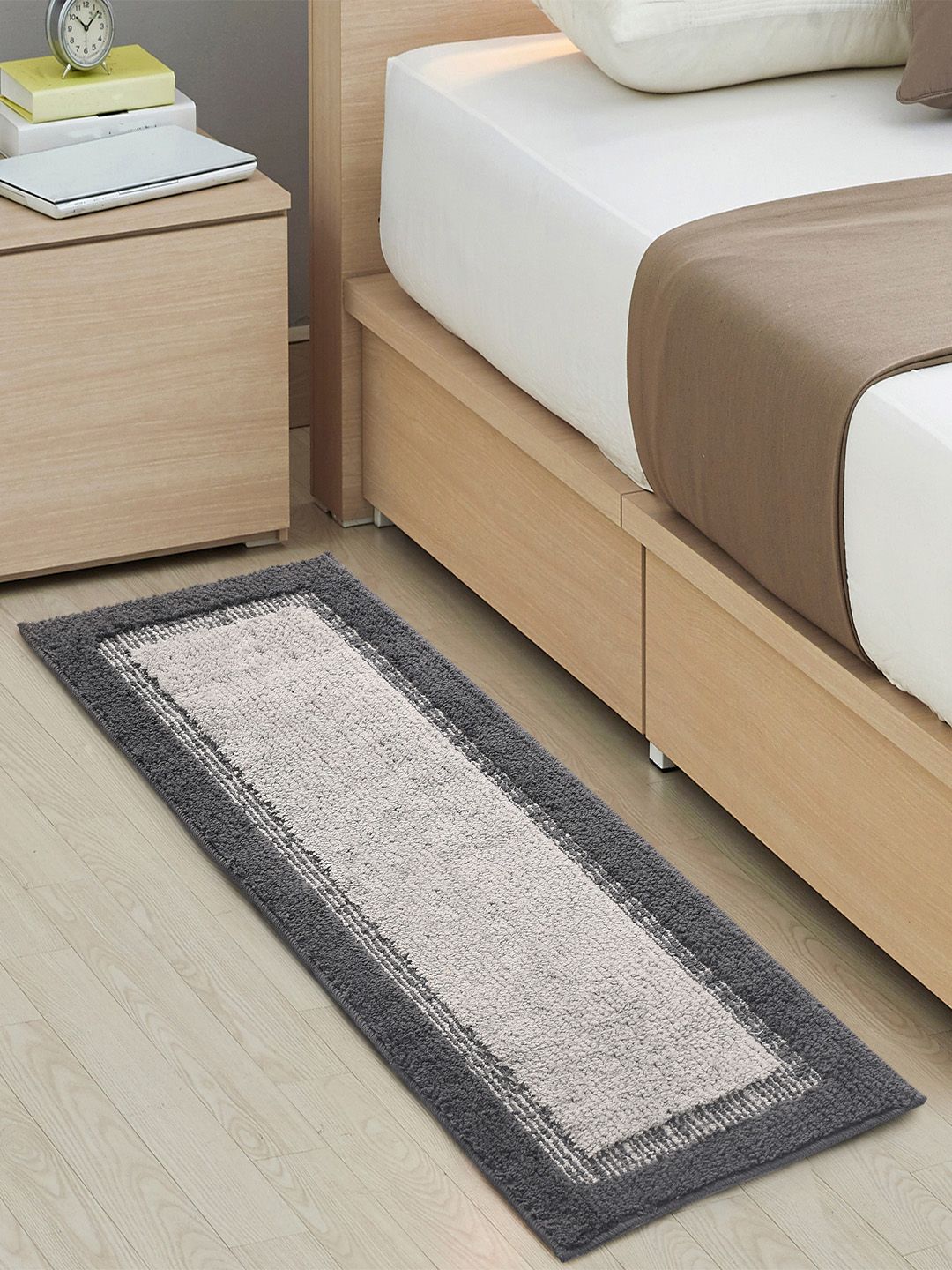 Saral Home Elyesse Off-White & Grey Self-Design Antiskid Runner