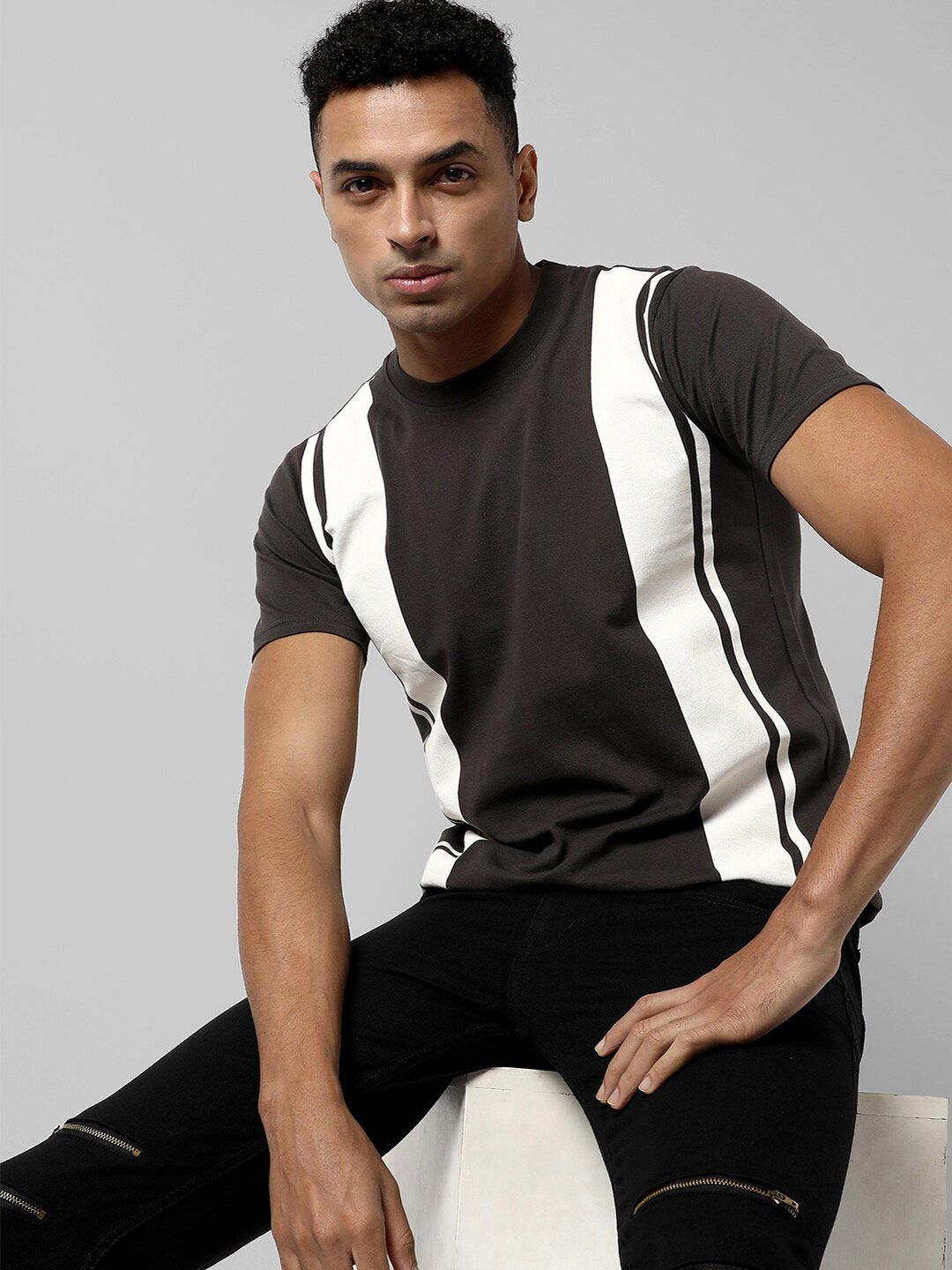 CAHOOT Colourblocked Round Neck Cotton T-shirt