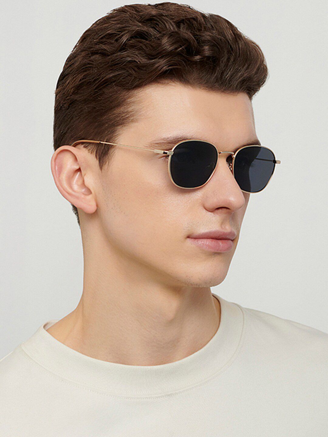 Vincent Chase by Lenskart Lens & Round Sunglasses with Polarised and UV Protected Lens 138478