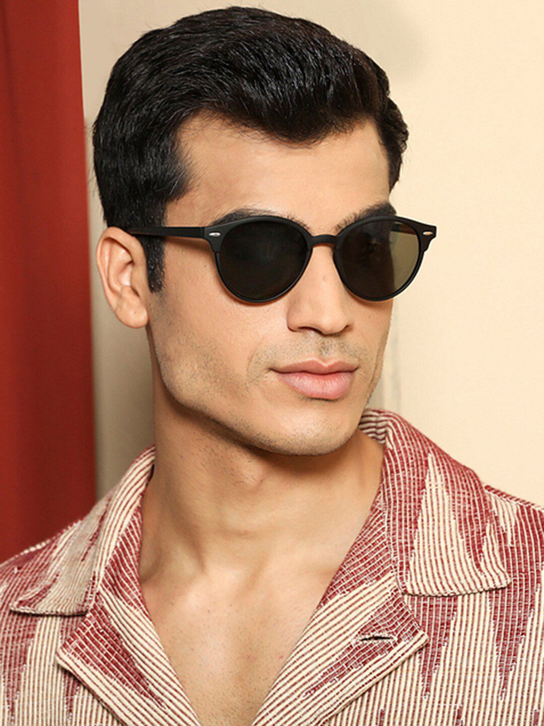 Vincent Chase by Lenskart Lens & Round Sunglasses with Polarised and UV Protected Lens 138539