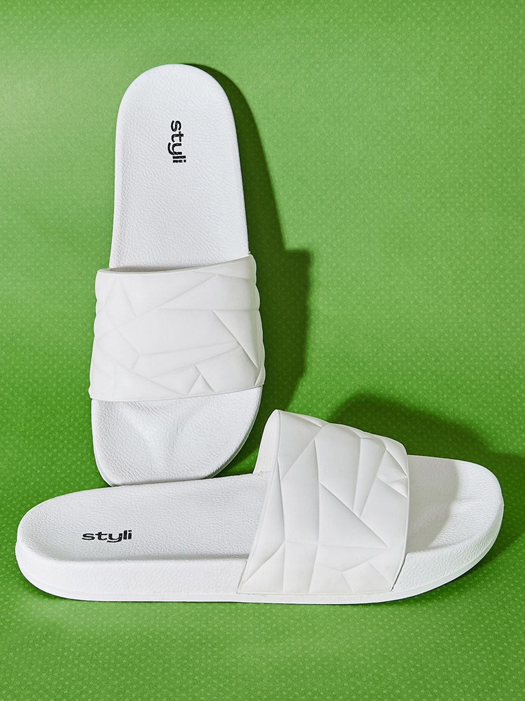 Styli Men Textured Open Toe Slides