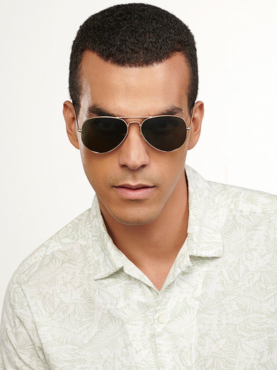 Vincent Chase by Lenskart Lens & Aviator Sunglasses with Polarised and UV Protected Lens 204822