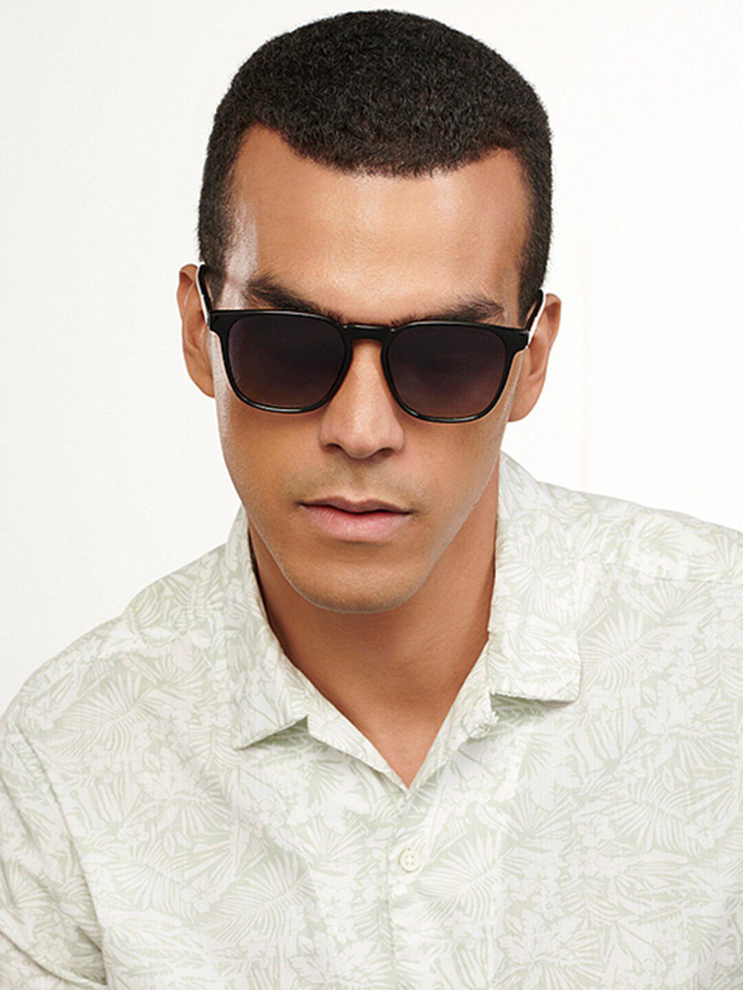 Vincent Chase by Lenskart Lens & Wayfarer Sunglasses with Polarised and UV Protected Lens 204534