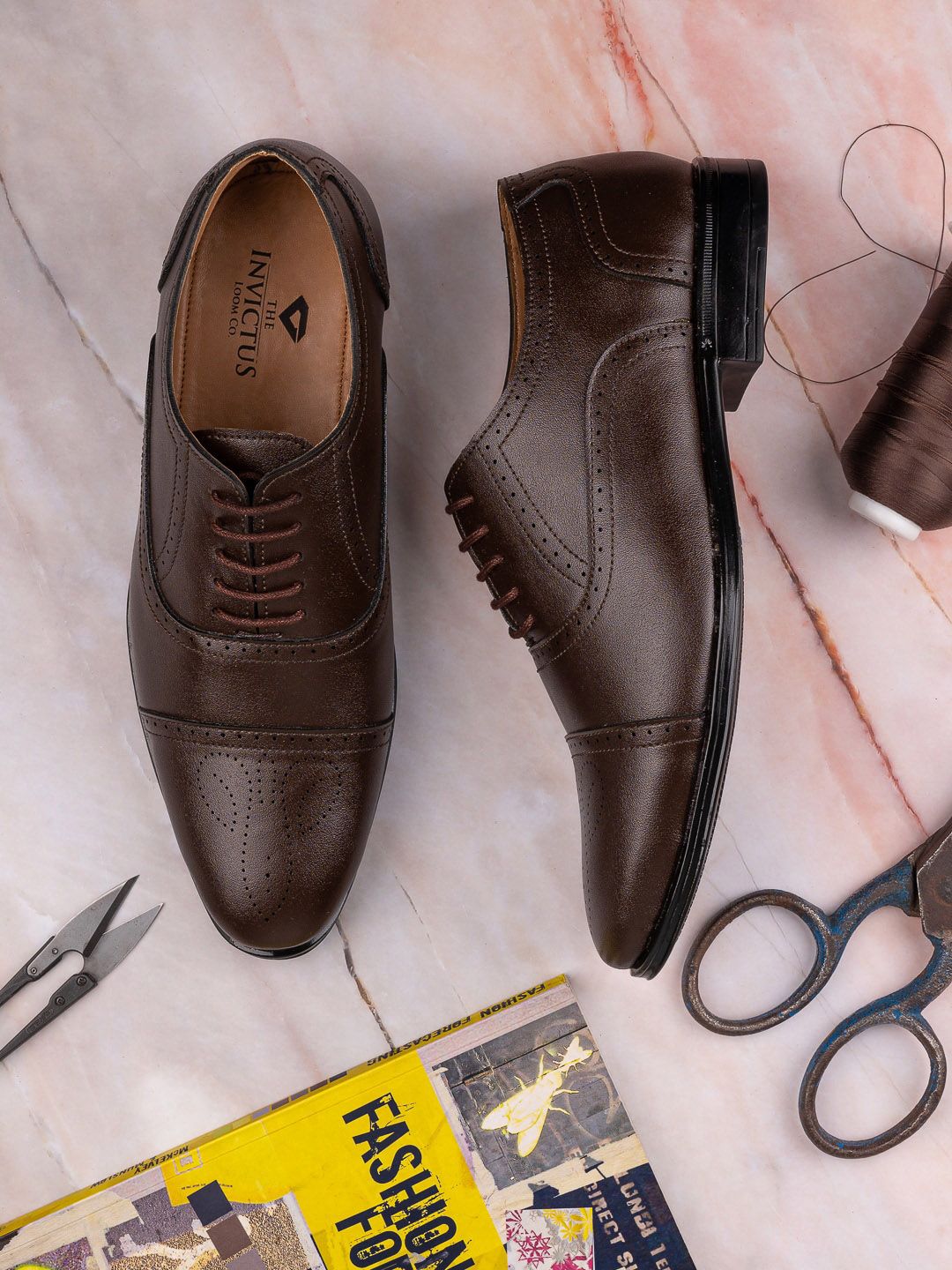 INVICTUS Men Textured Formal Oxfords