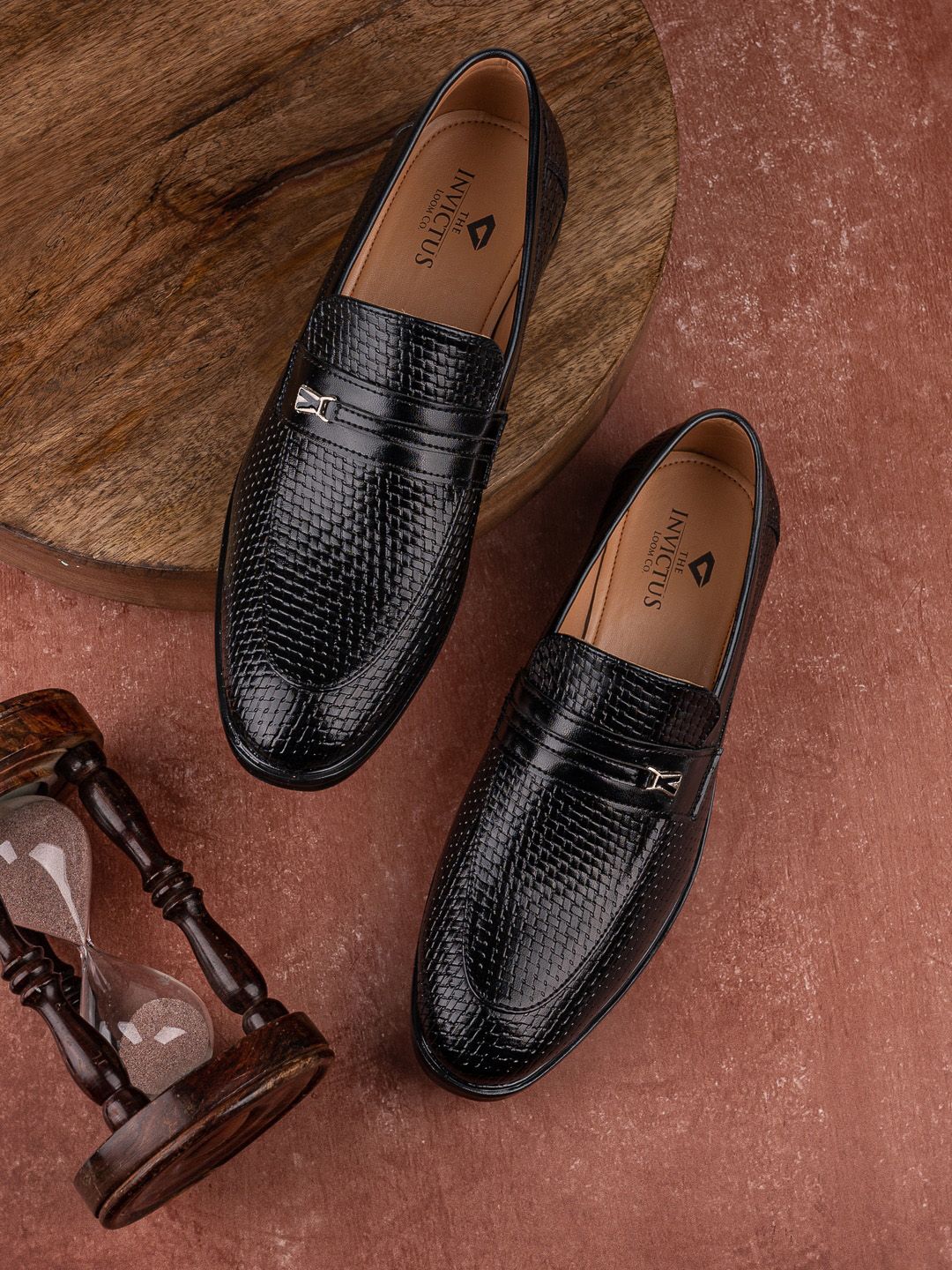 INVICTUS Men Textured Formal Loafers