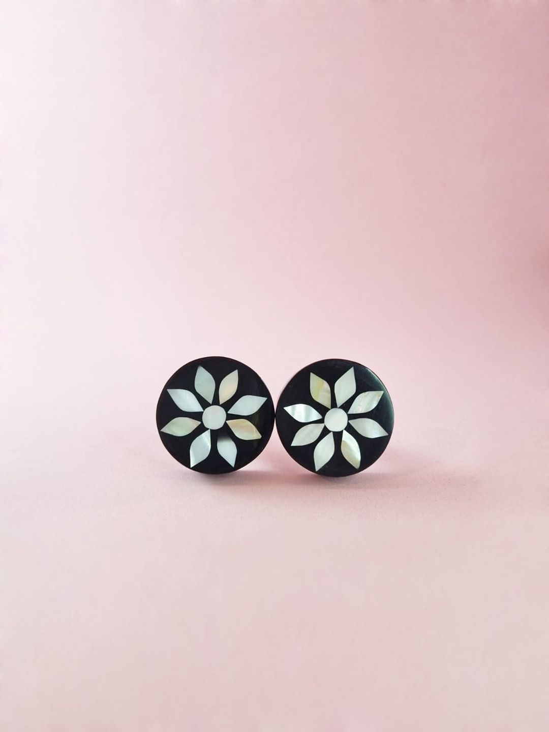 Folkstorys Black & Off-White 2 Pieces Embossed Textured Marble Conifer Drawer Knobs