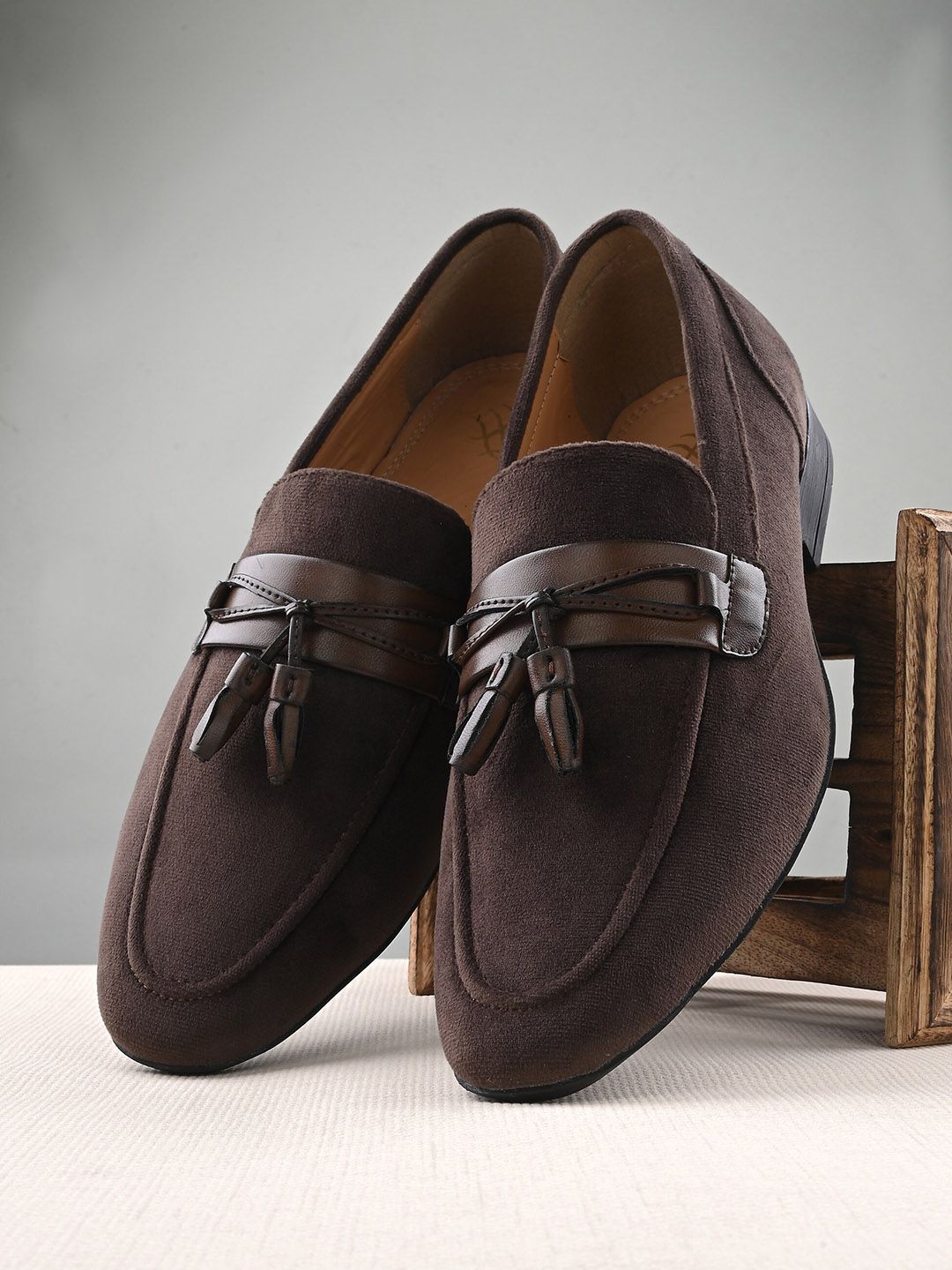 House of Pataudi Men Tasseled Formal Loafers