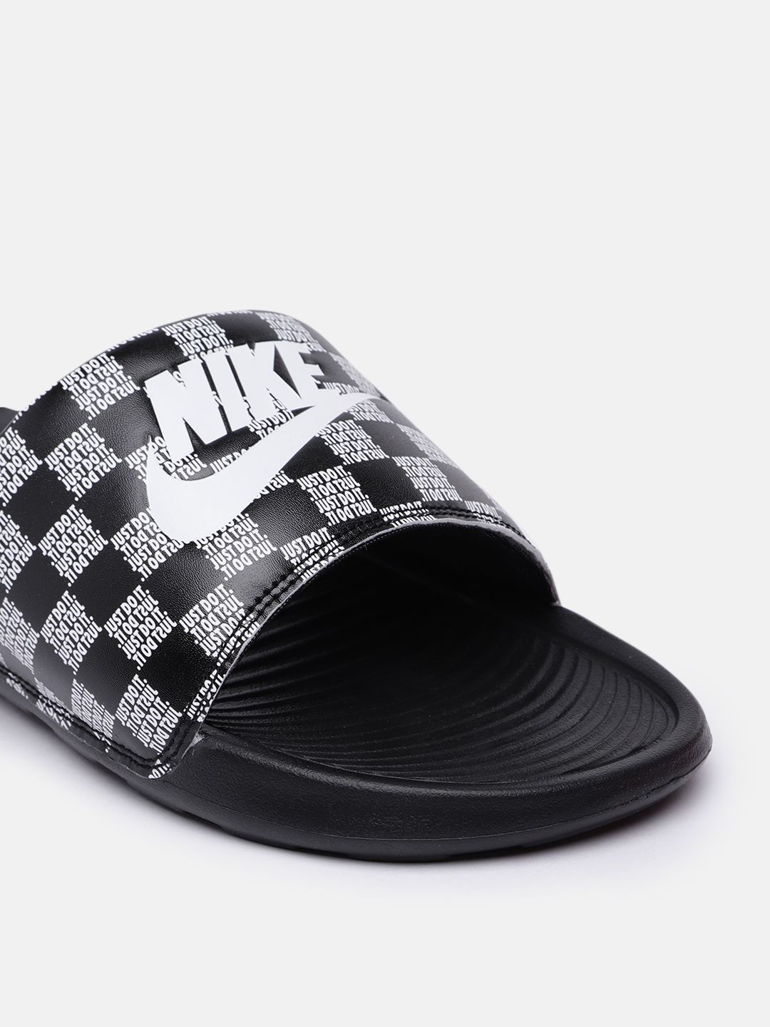 nike benassi checkered