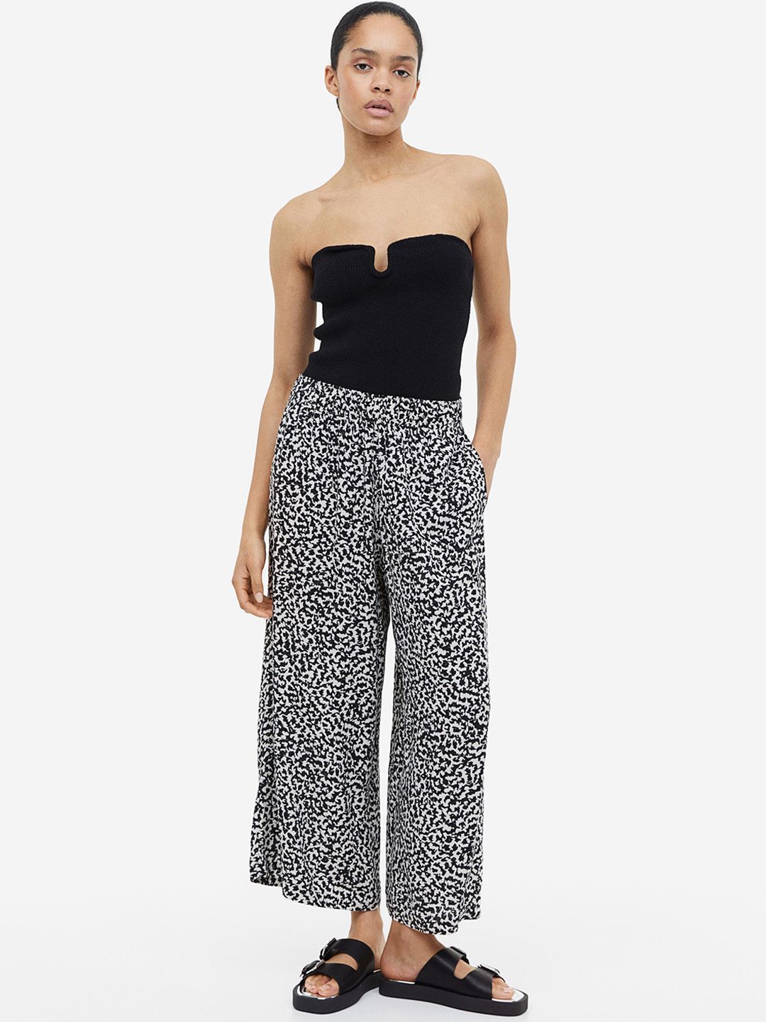 H&M Women Cropped Pull-On Trousers Price in India