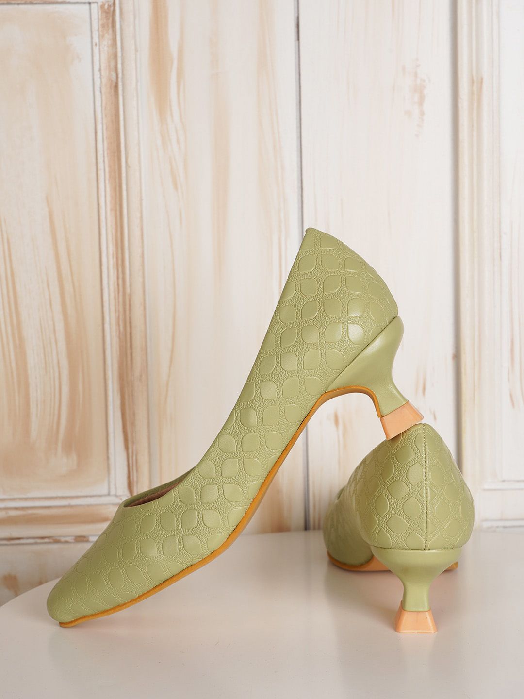 DressBerry Green Textured Kitten Heel Pumps