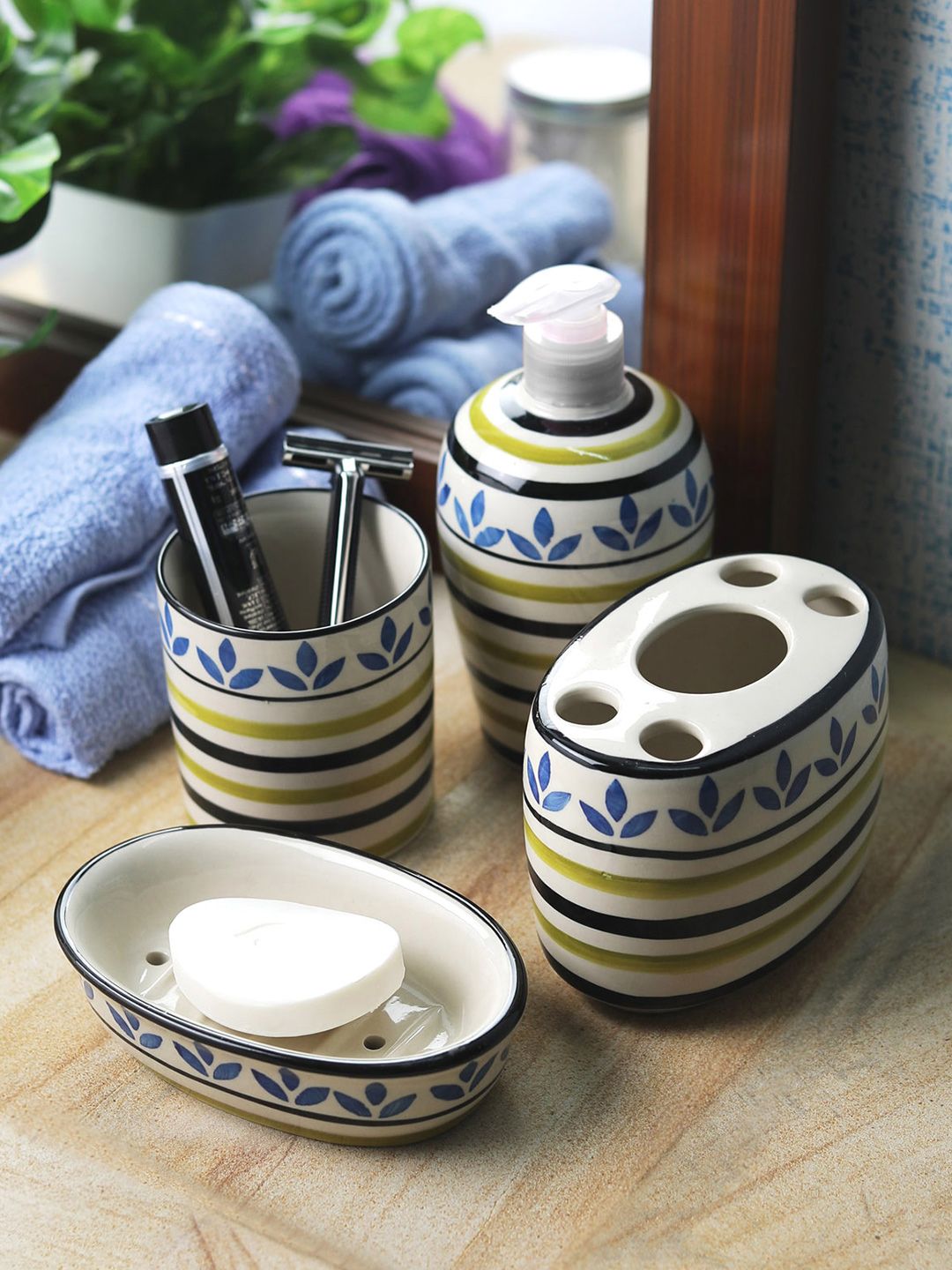 VarEesha Blue & White Set Of 4 Printed Ceramic Bath Accessories
