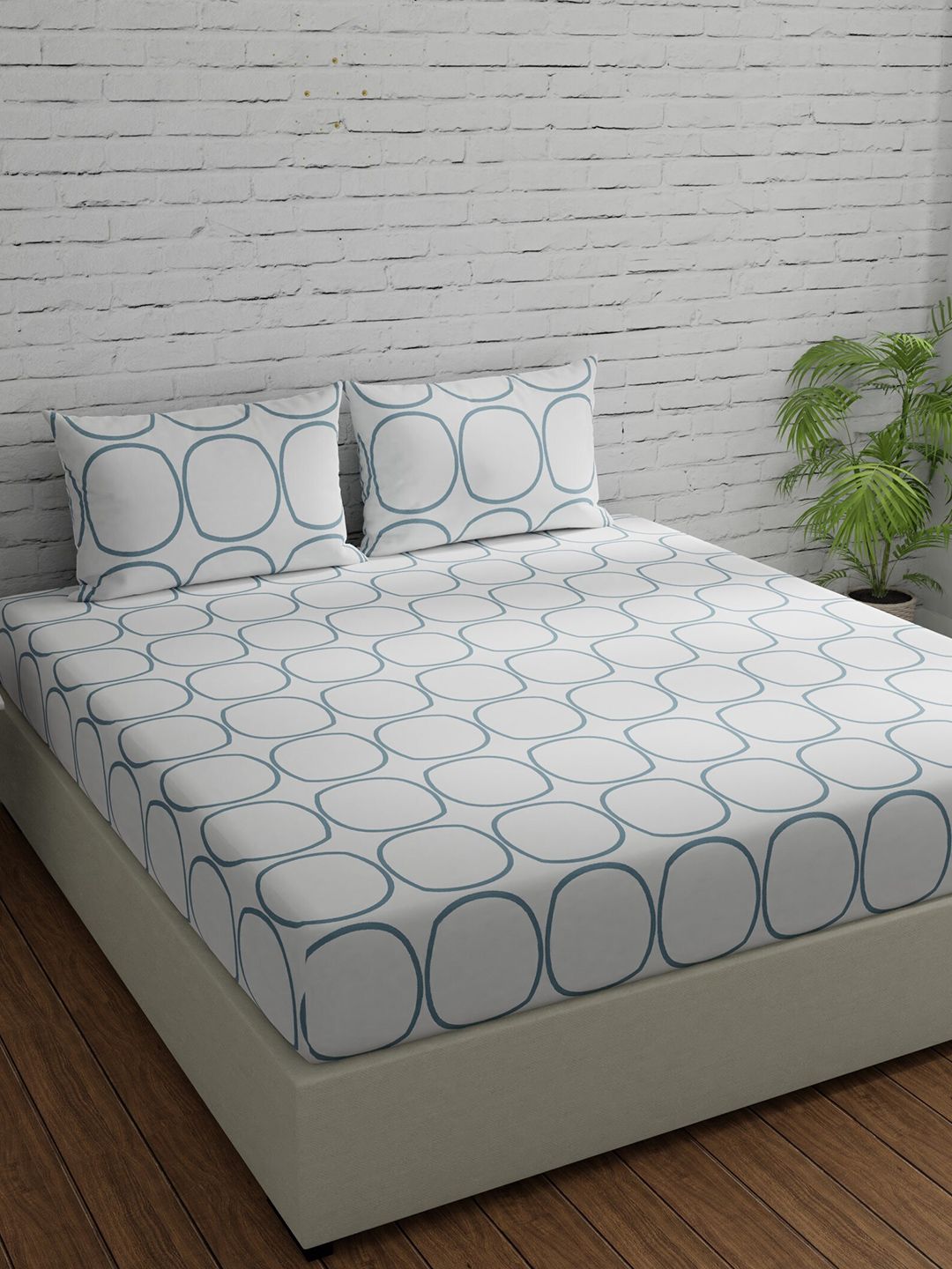 Huesland Comfort White & Blue Printed 144 TC Cotton King Bedsheet & 2 Pillow Covers