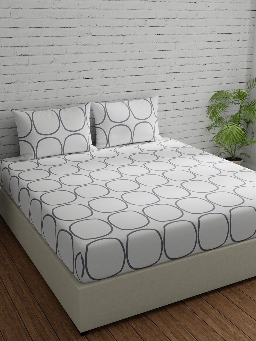 Huesland White Geometric Cotton Breathable 144 TC King Bedsheet with 2 Pillow Covers-108 x 108 inches