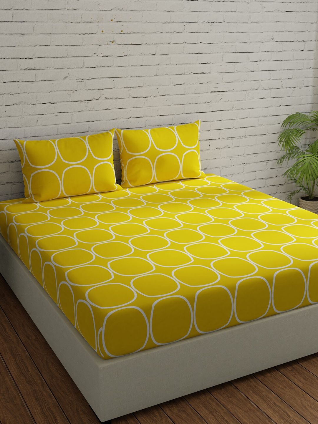 Huesland Comfort Yellow Geometric Cotton 144 TC King Bedsheet with 2 Pillow Covers-108 x 108 inches