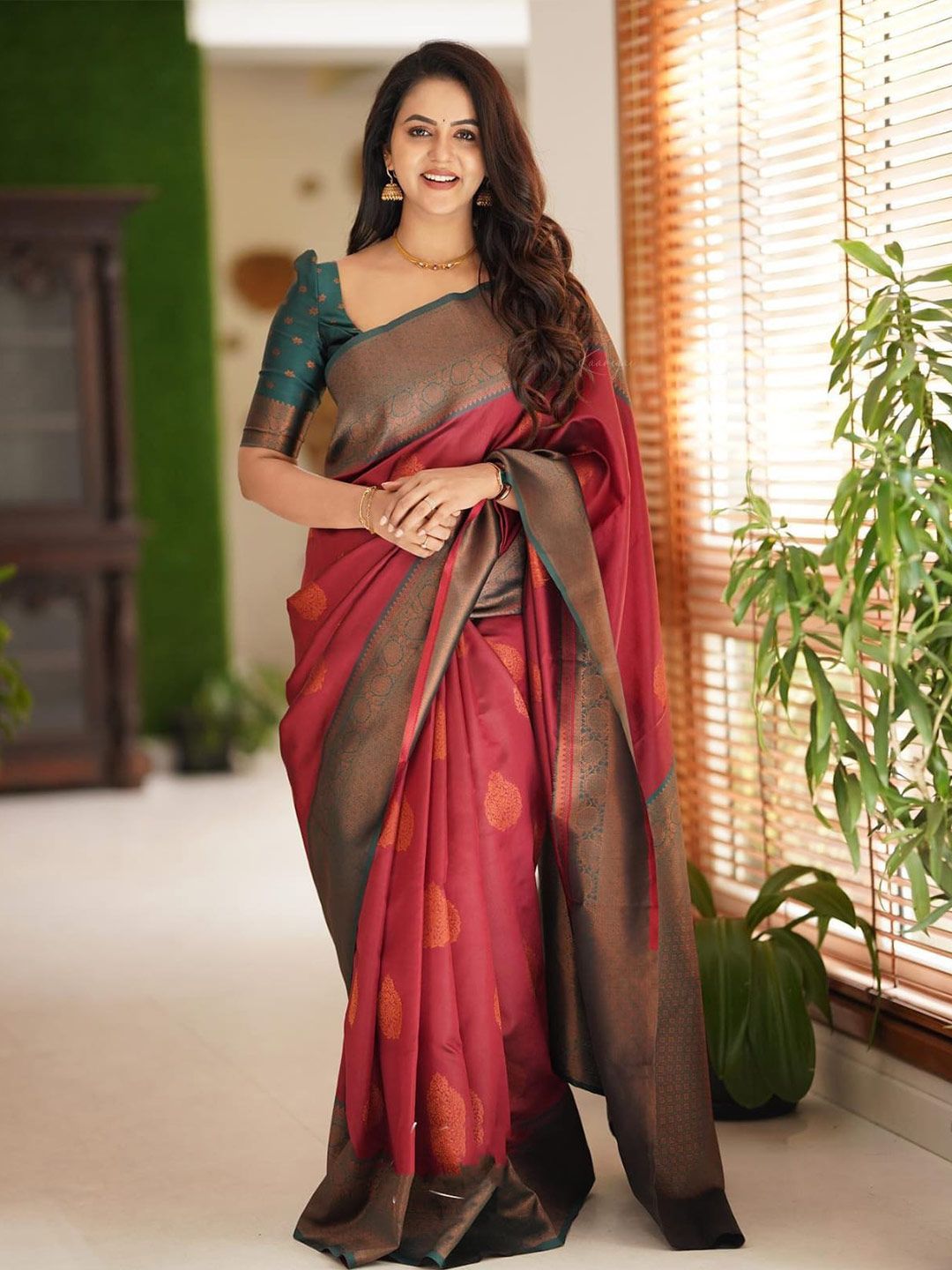 AVANTIKA FASHION Woven Design Zari Pure Silk Designer Kanjeevaram Saree Price in India