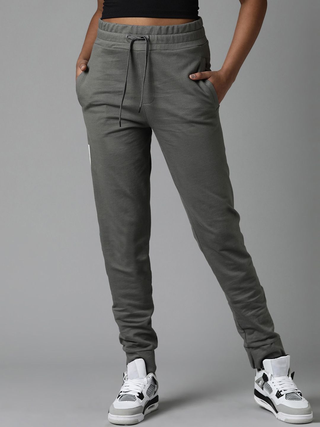 Breakbounce Women Grey Relaxed Mid Rise Plain Knitted Cotton Joggers Price in India