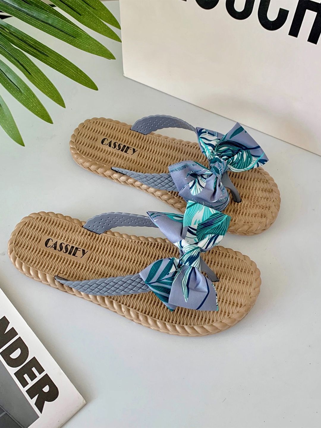 CASSIEY Women Printed Thong Flip-Flops With Bows