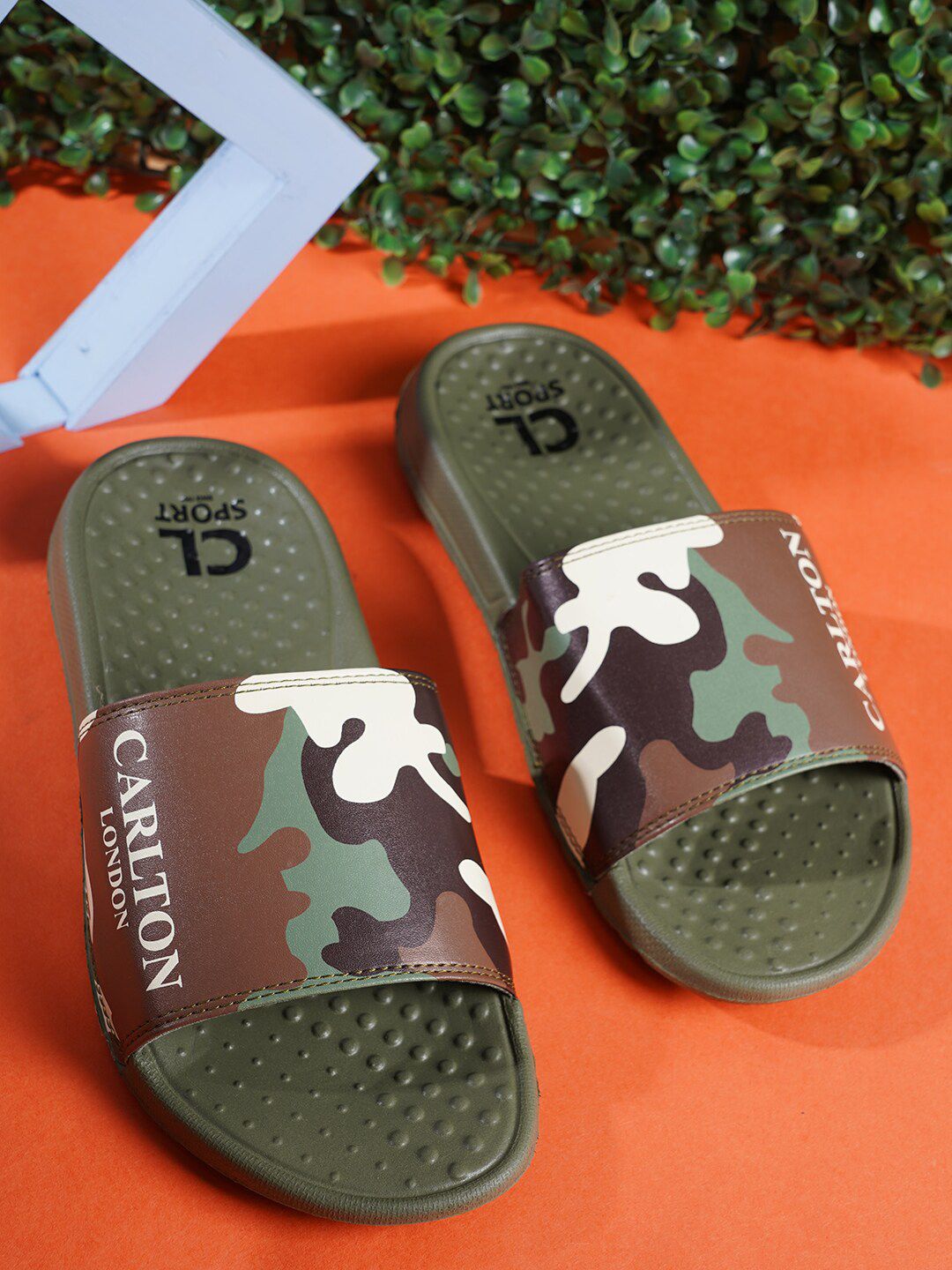 Carlton London sports Men Printed Sliders