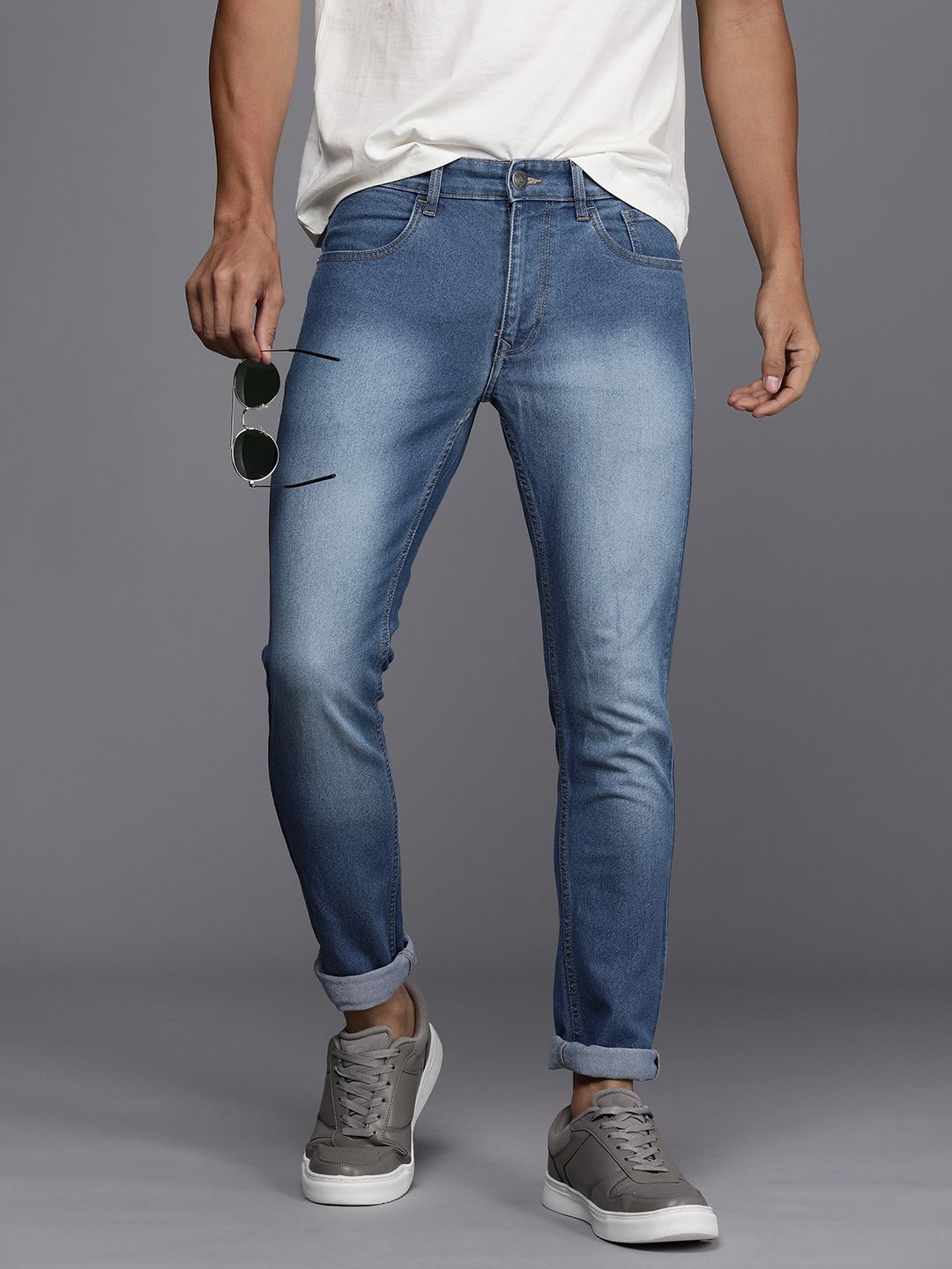 WROGN Men Slim Fit Heavy Fade Stretchable Jeans