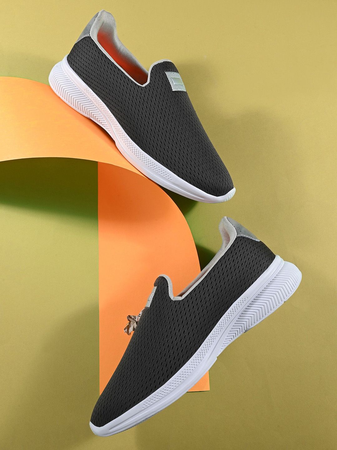 The Roadster Lifestyle Co. Men Grey And White Air Max Technology Running Shoes