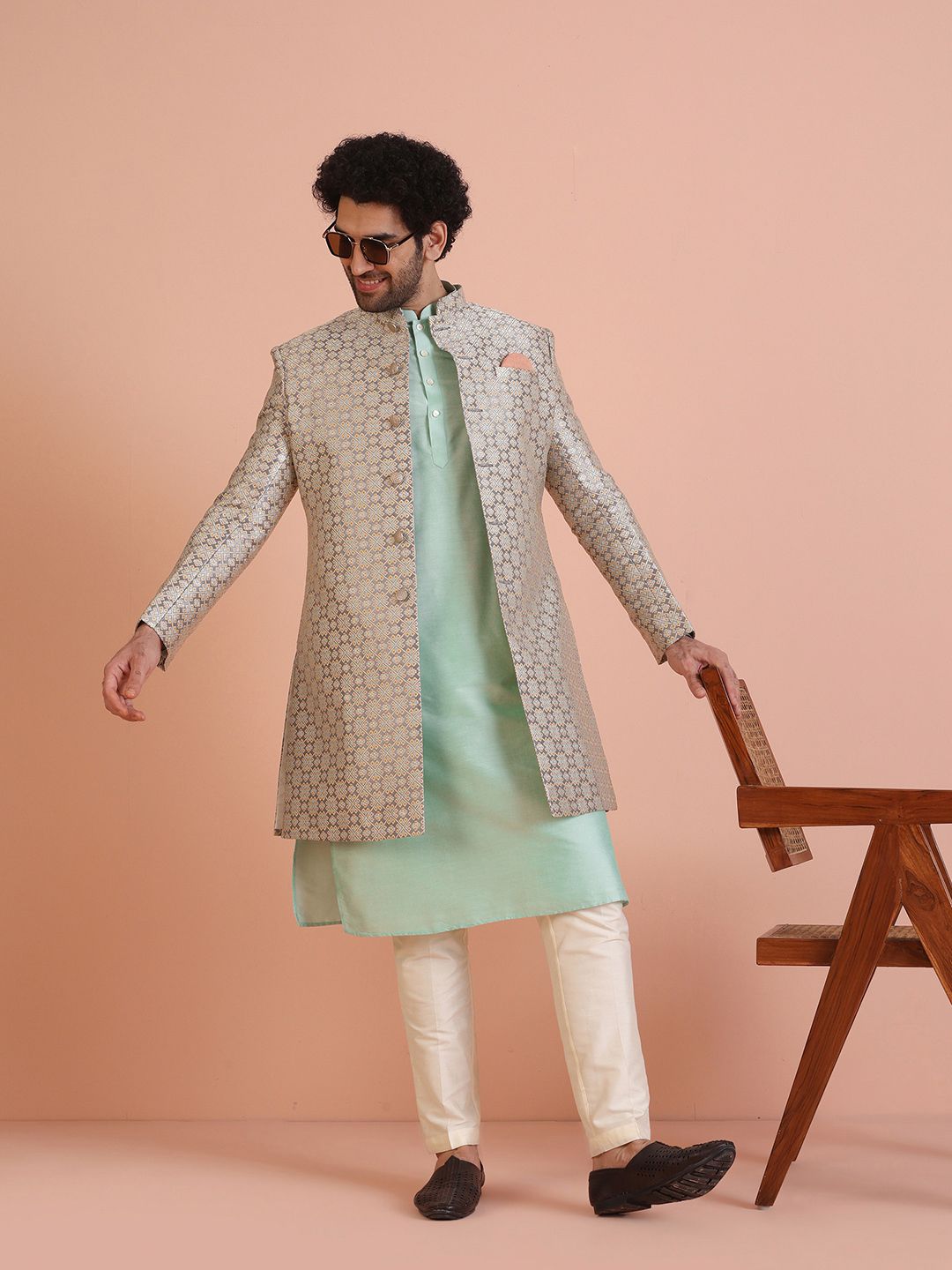 KISAH Men Woven-Design Cotton Indowestern Sherwani Set