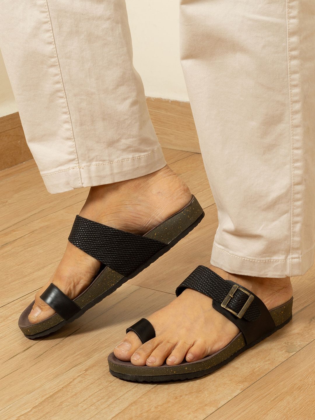 Big Fox Men Textured Comfort Sandals
