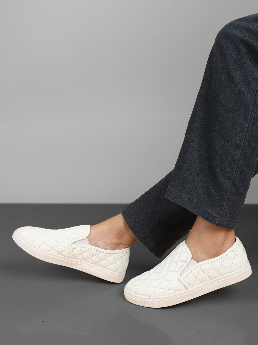 Carlton London sports Carlton London sports Women Textured Lightweight Comfort Insole Slip-On Sneakers