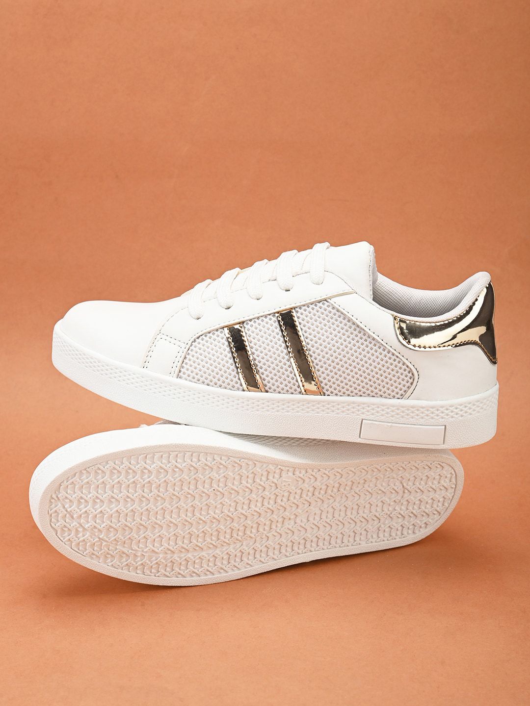 Longwalk Women Striped Lightweight Sneakers