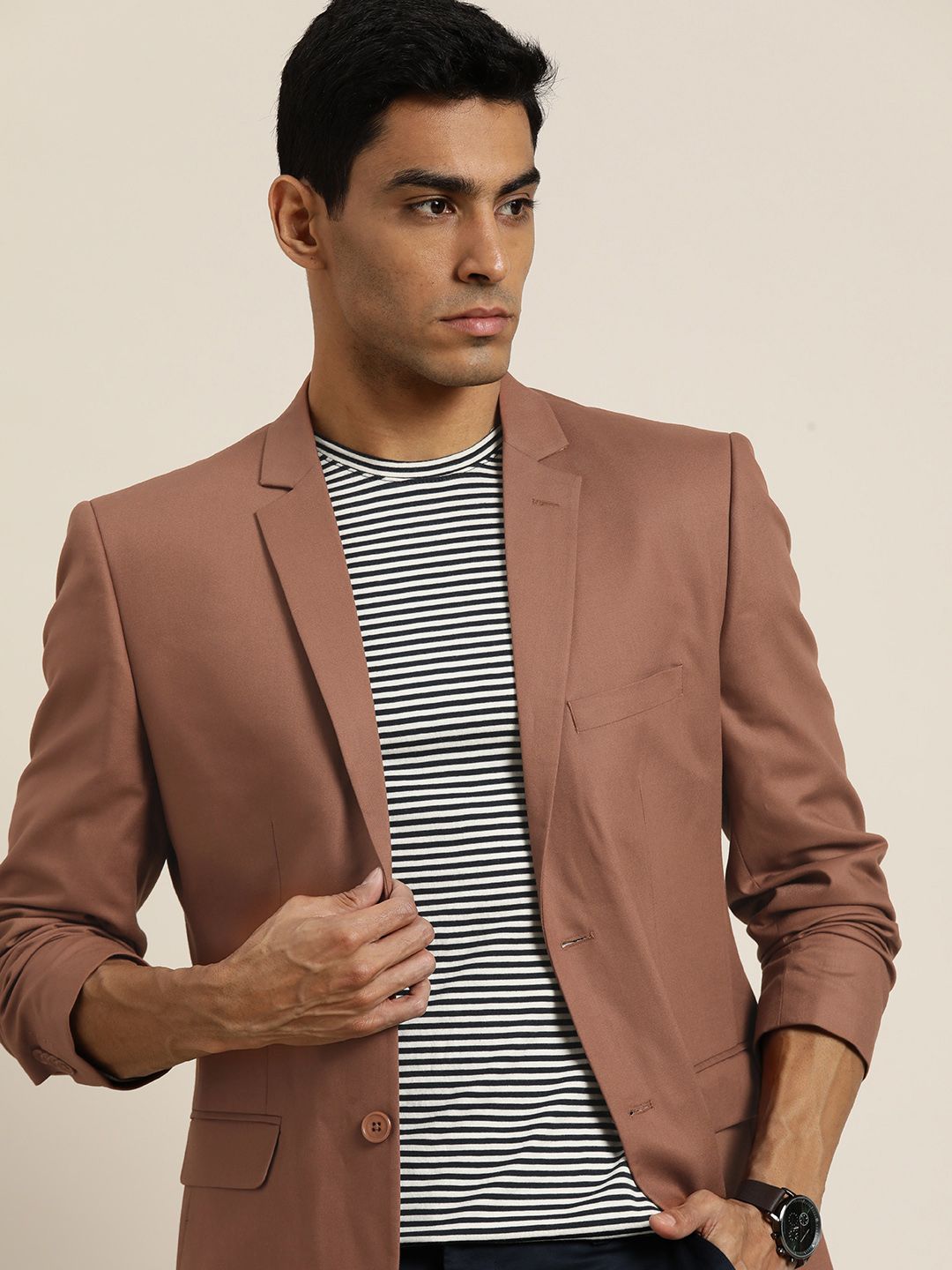 INVICTUS Solid Single-Breasted Slim Fit Casual Blazer