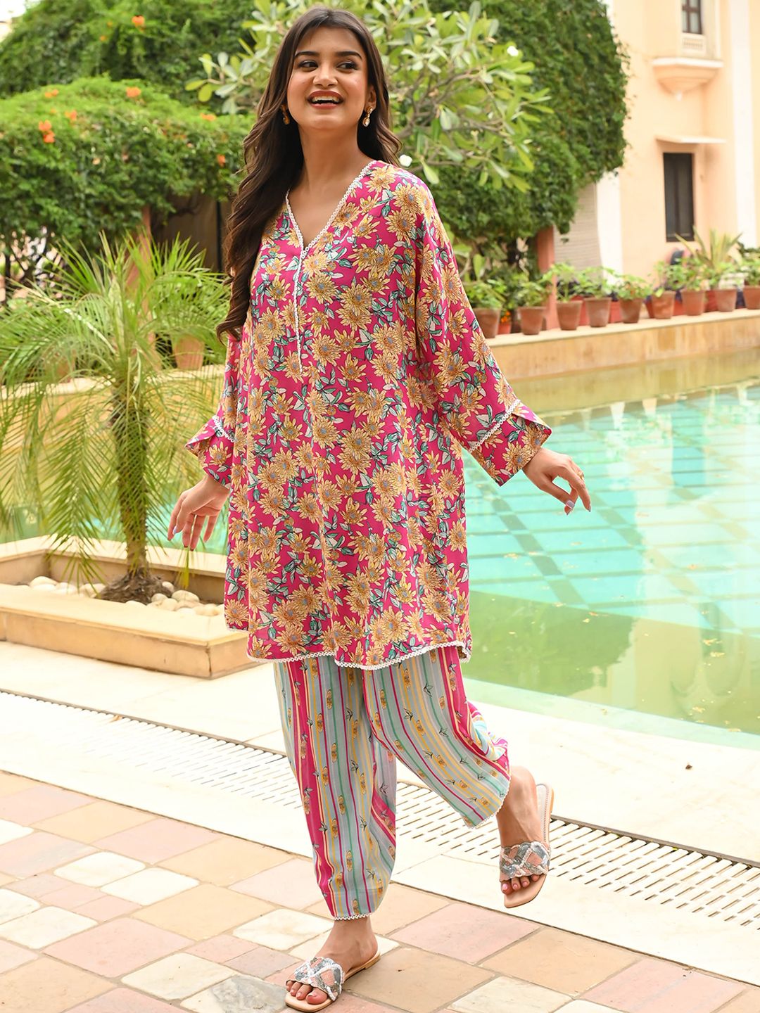 Bunaai Floral Printed Regular Kurti with Trousers Price in India