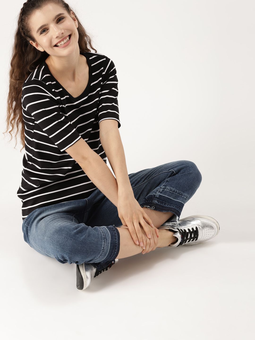 DressBerry Women Black Striped Round Neck T-shirt