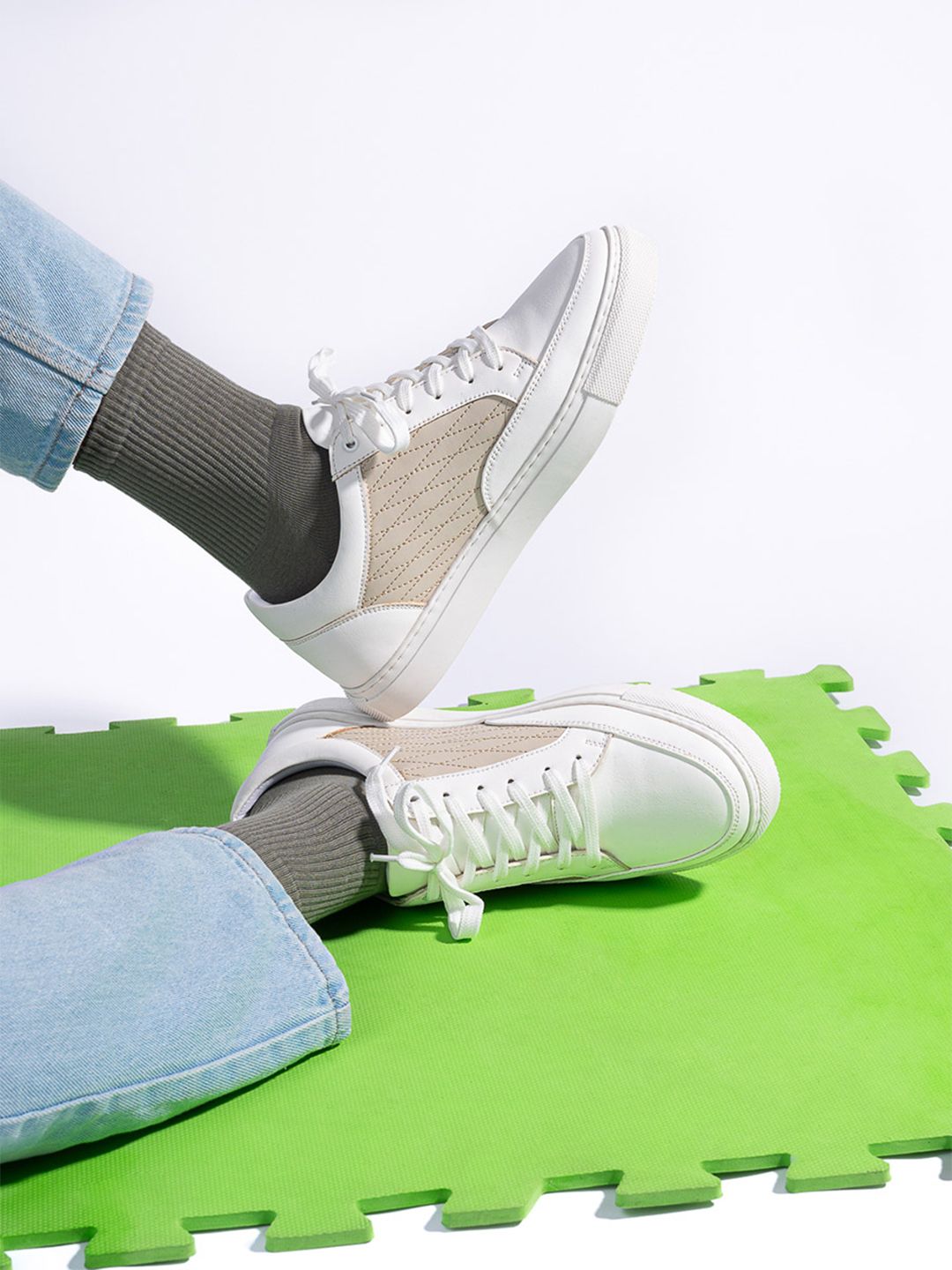 Styli Men White And Beige Colourblocked Sneakers