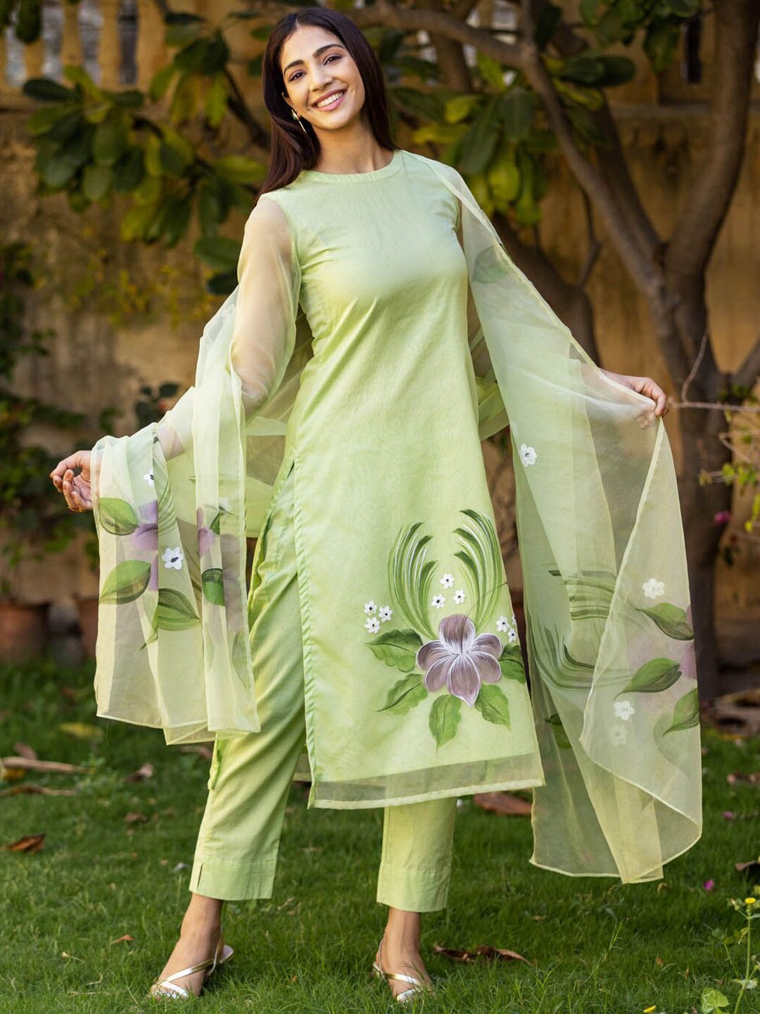 Ambraee Floral Printed Kurta with Trousers & Dupatta Price in India