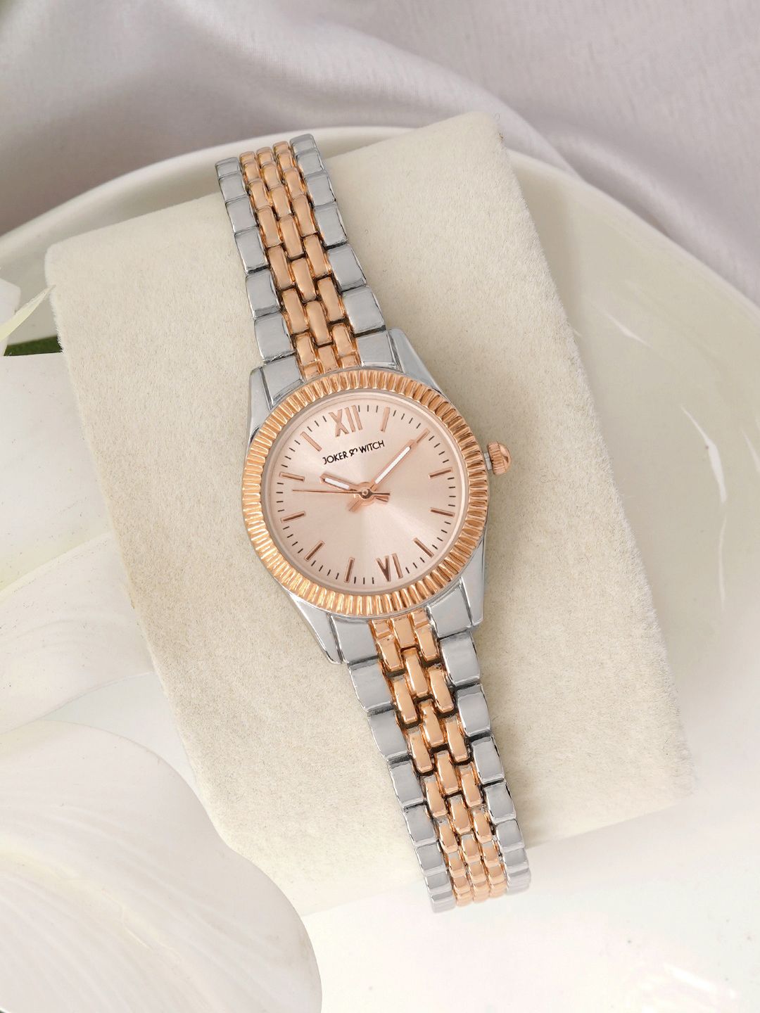 JOKER & WITCH Women Embellished Dial & Bracelet Style Straps Analogue Watch AMWW689