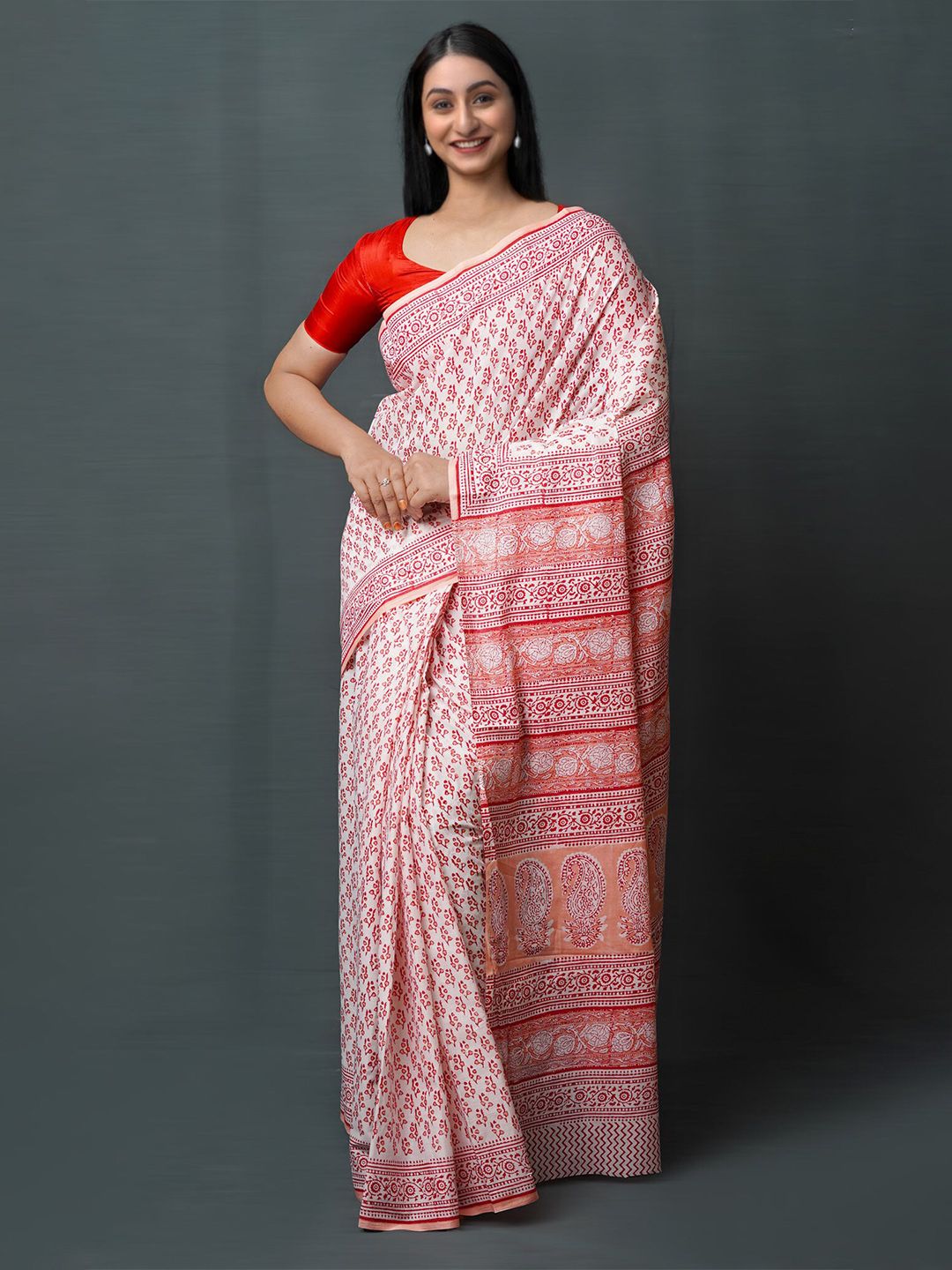 Unnati Silks White & Red Ethnic Motifs Pure Cotton Block Print Saree Price in India