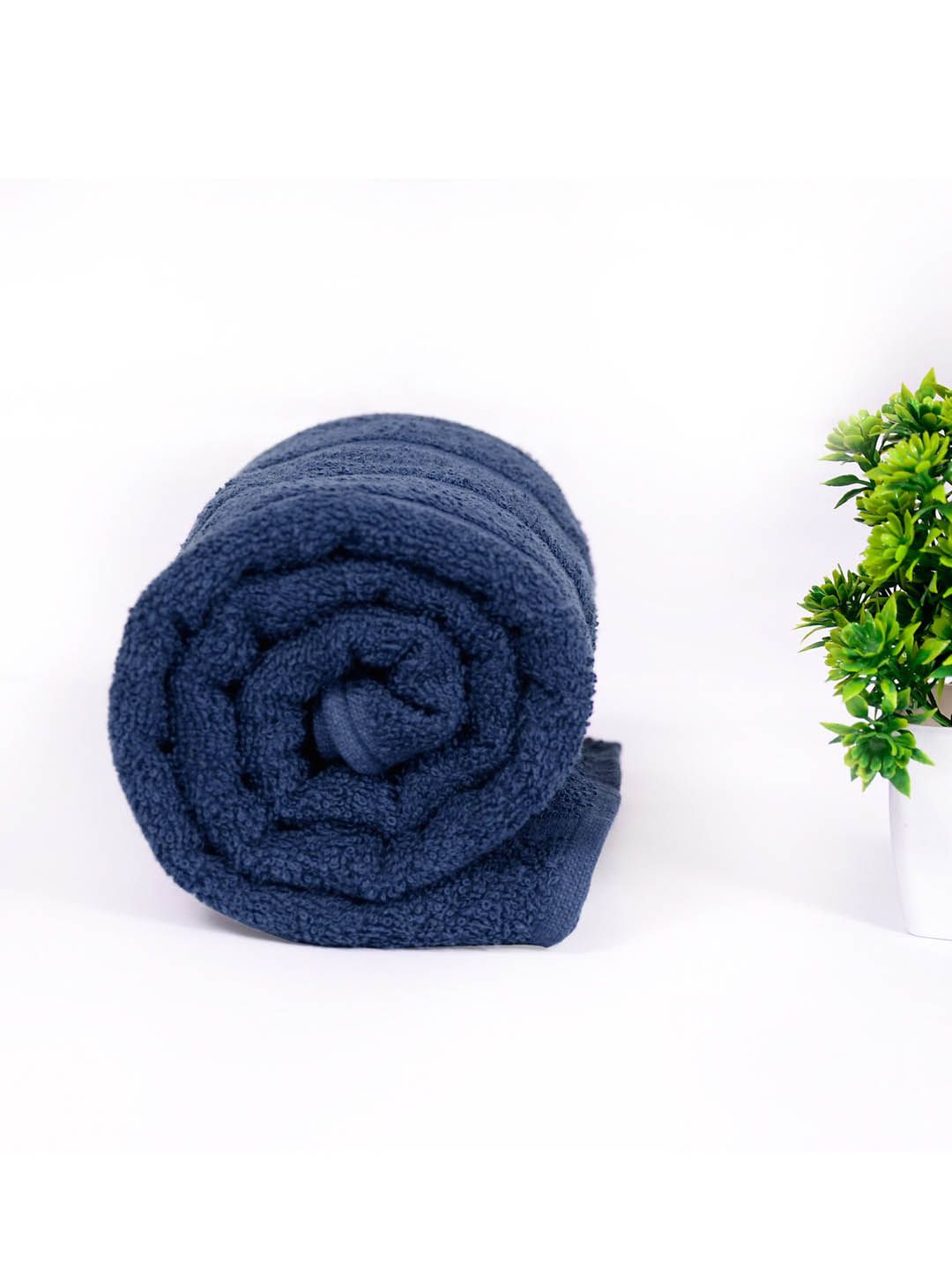 Divine Casa Red & Navy-Blue 2-Pieces Self-Designed 250 GSM Cotton Bath Towels